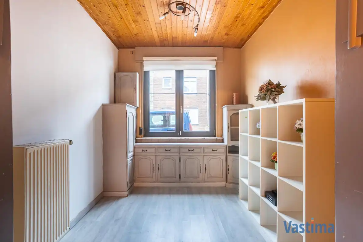 Stadswoning met zonnepanelen en tuin foto 4