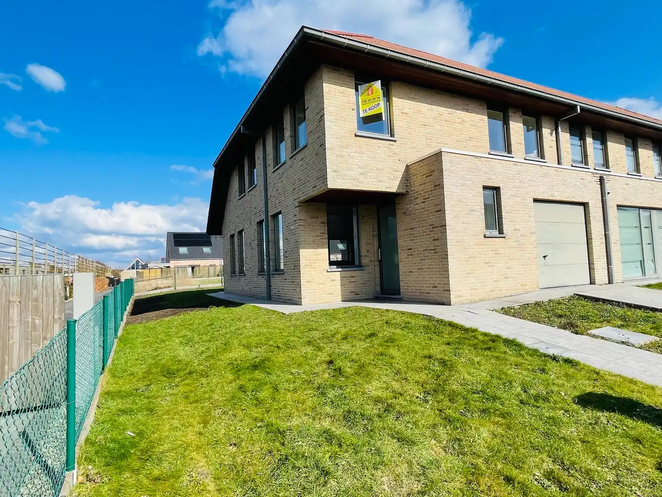 Waardamme , rustige residentiële ligging , RECENT  gebouwde LICHTRIJKE ENERGIEZUINIGE woning met 3 slaapkamers, oprit, tuin en garage. foto 17