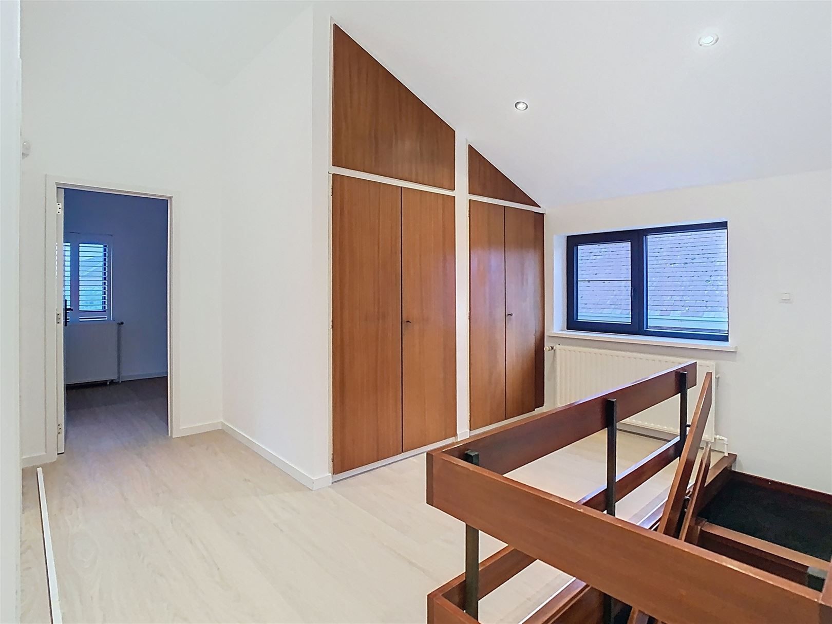 Villa in residentiële wijk met 4 slpks! foto 8