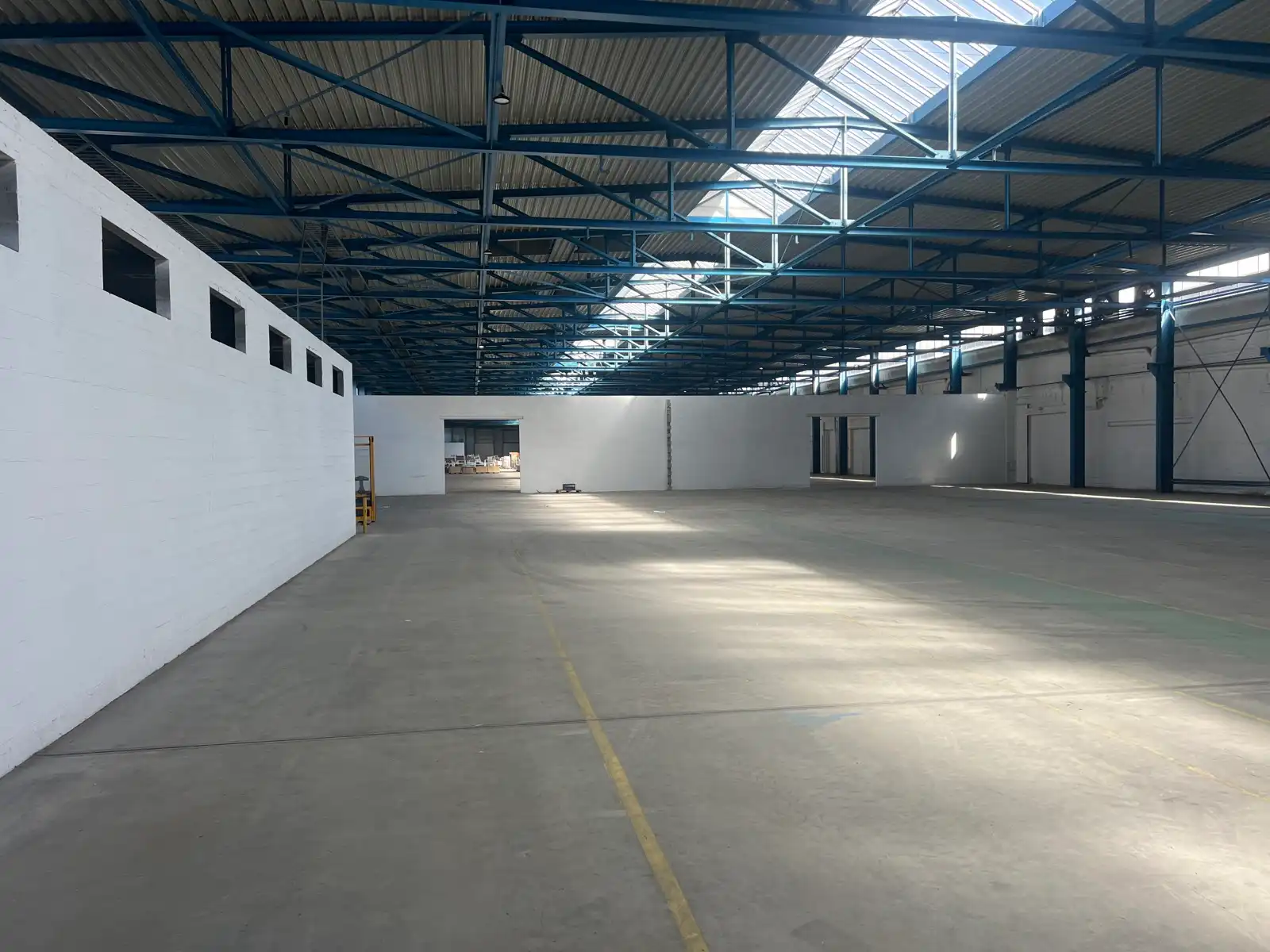 Opslagplaats te huur te ROUX foto 2