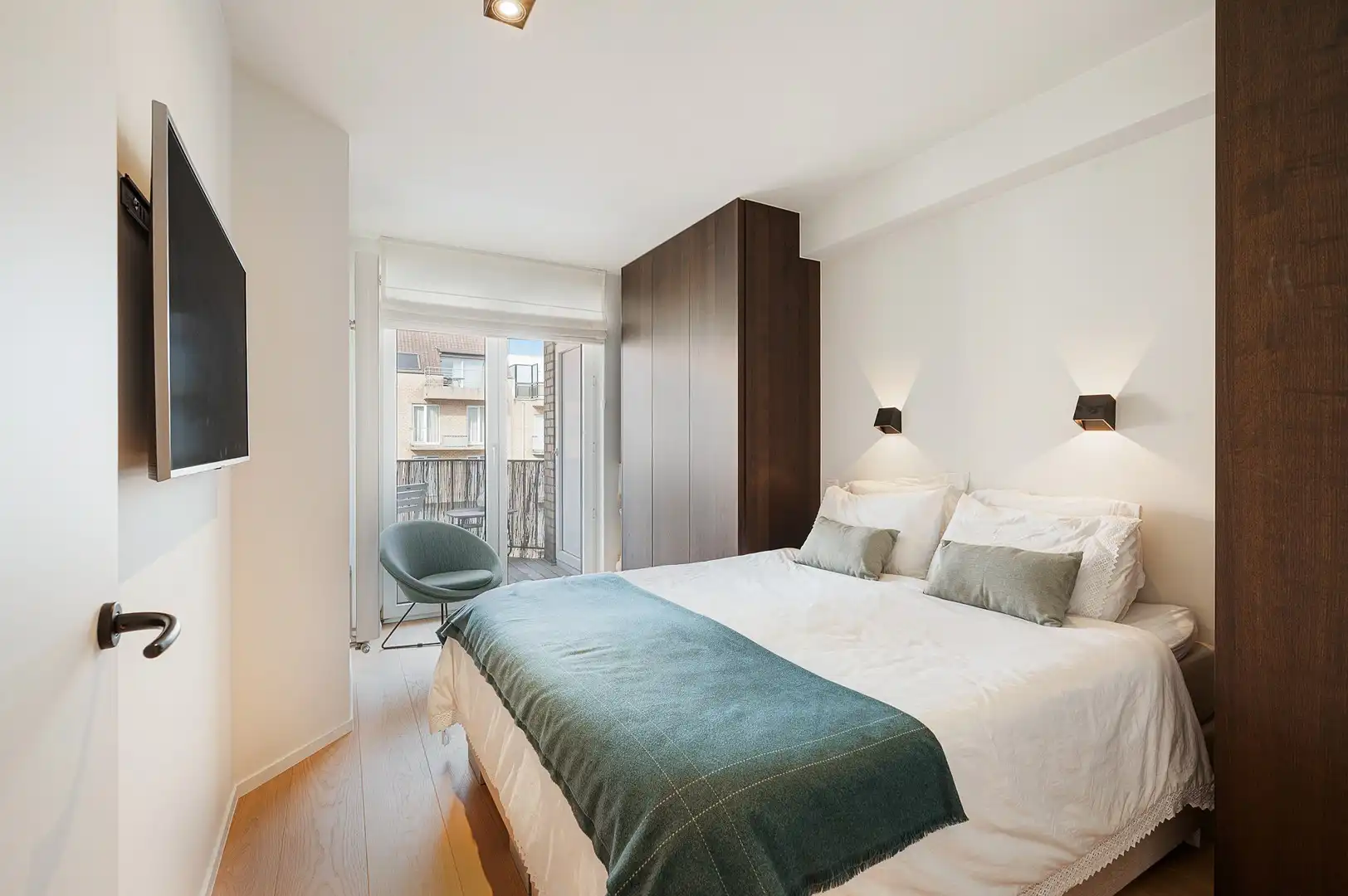 Luxueus gerenoveerd 3-slaapkamerappartement nabij zee. foto 17