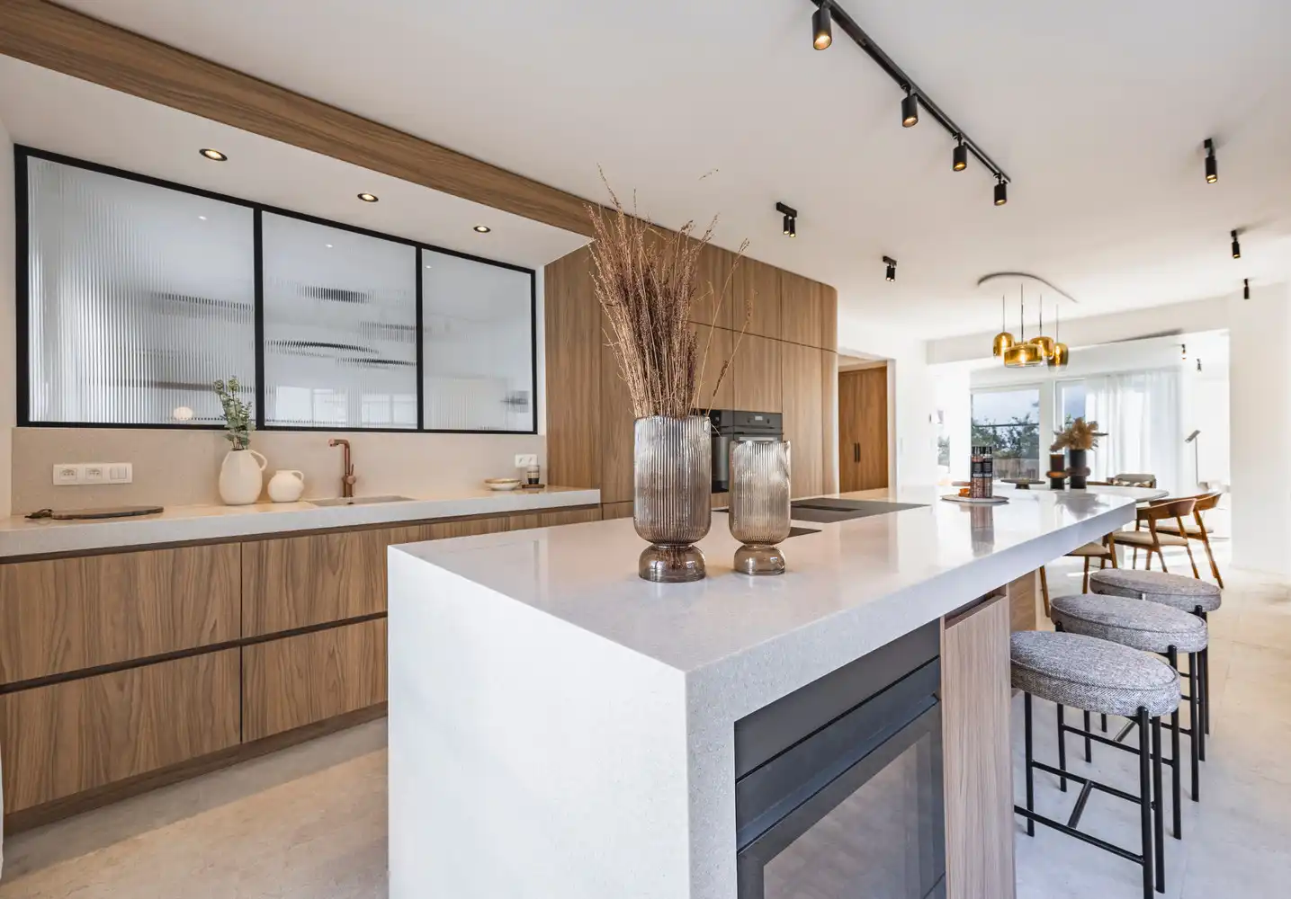 Stijlvolle vrijstaande villa met schitterende zongerichte terrassen, uitstekend gelegen op een boogscheut van het strand foto 11