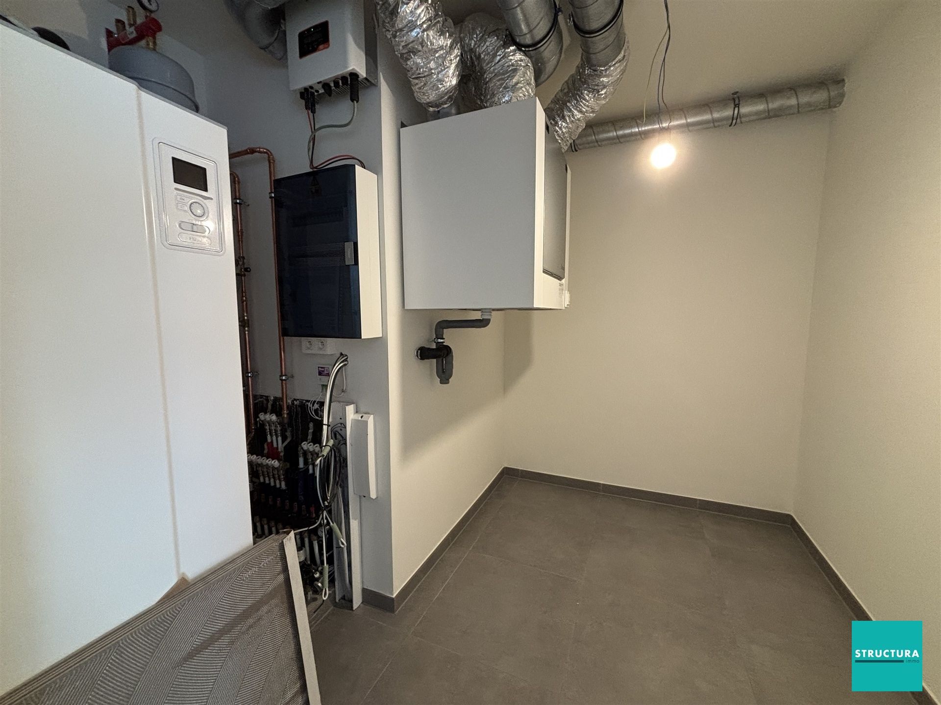 Ruim nieuwbouw appartement met tuin en staanplaats foto 22