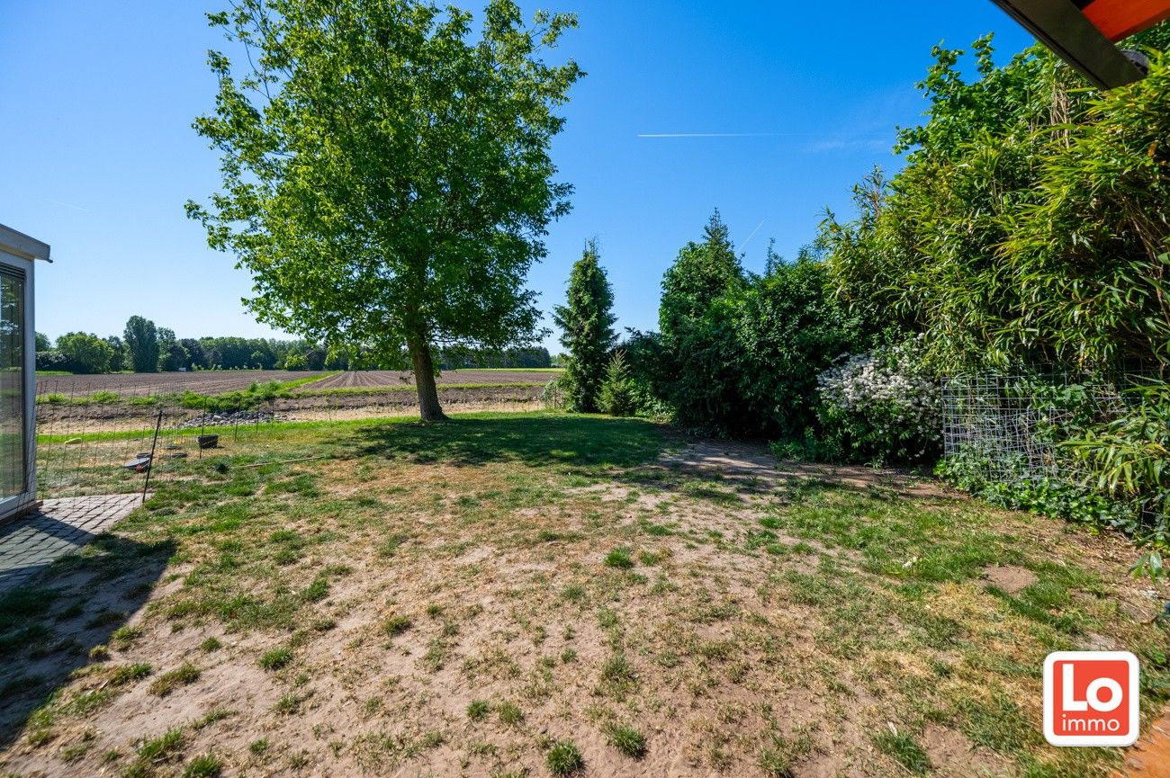 Ruime te renoveren open villa met inpandige garage op een héél rustige toplocatie met open zicht in Lochristi! foto 17