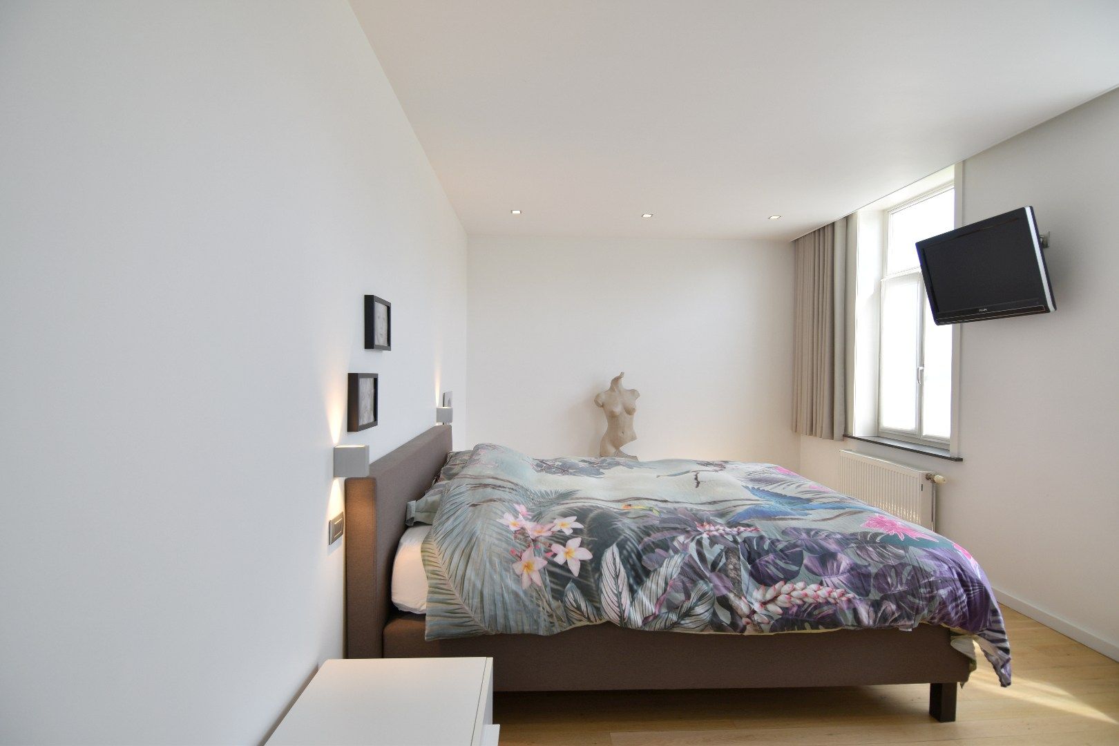 Unieke herenwoning met 5 slaapkamers, zonnige tuin én zwembad op perceel van 738 m² te koop in Kooigem foto 13