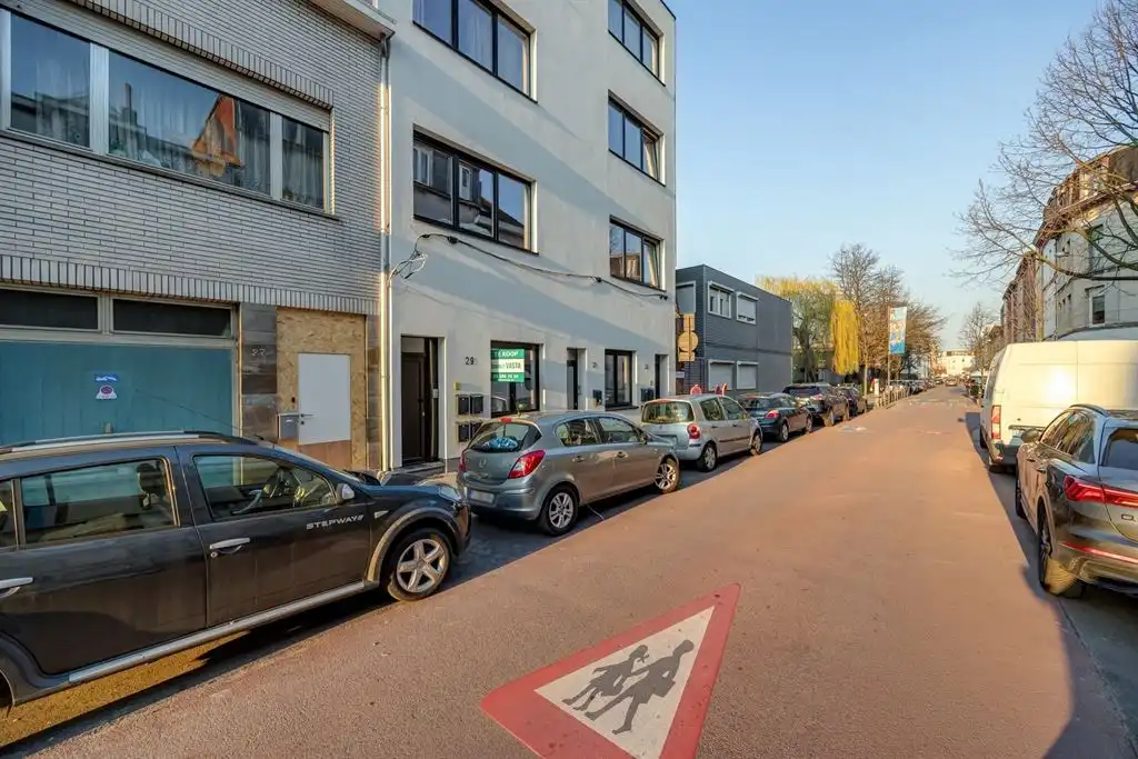 Gerenoveerd gelijkvloers appartement met stadstuin foto 17