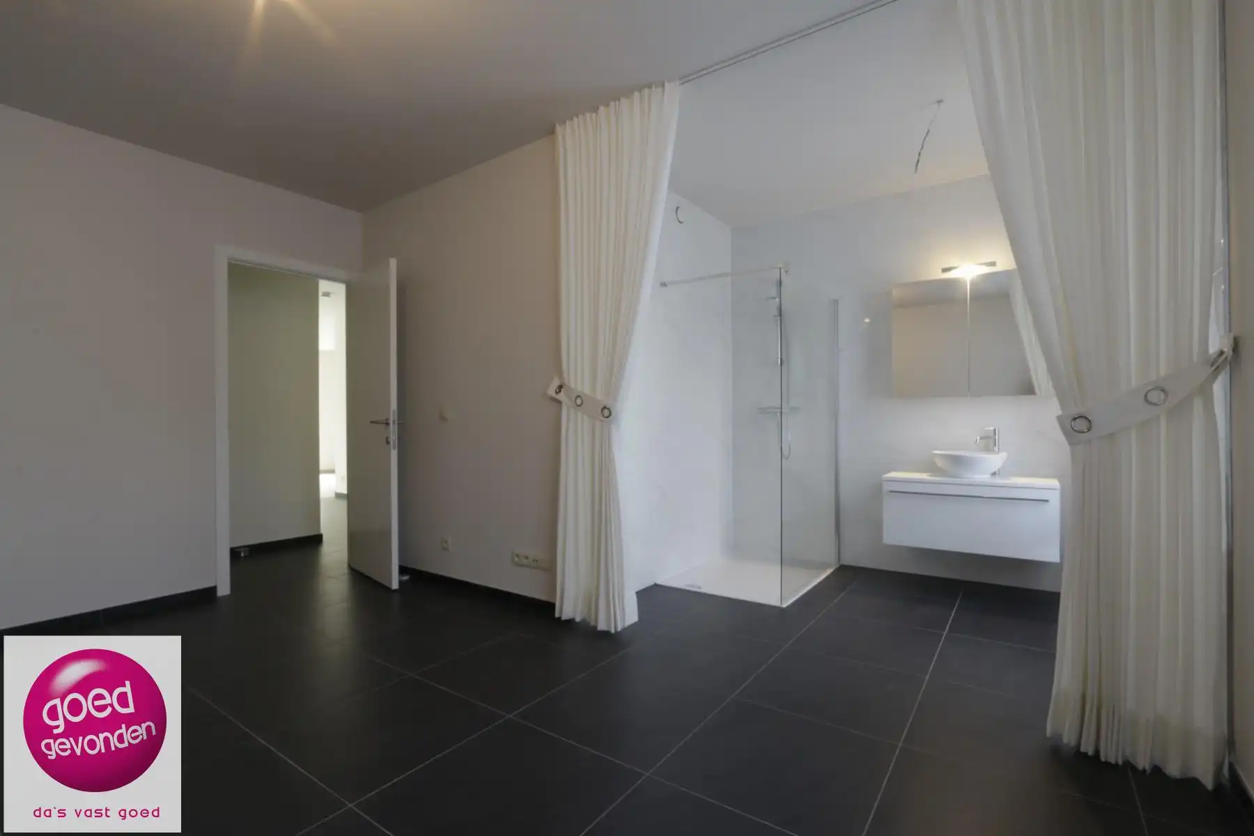 Gelijkvloers app - 1 SLK - Terras + tuin foto 15