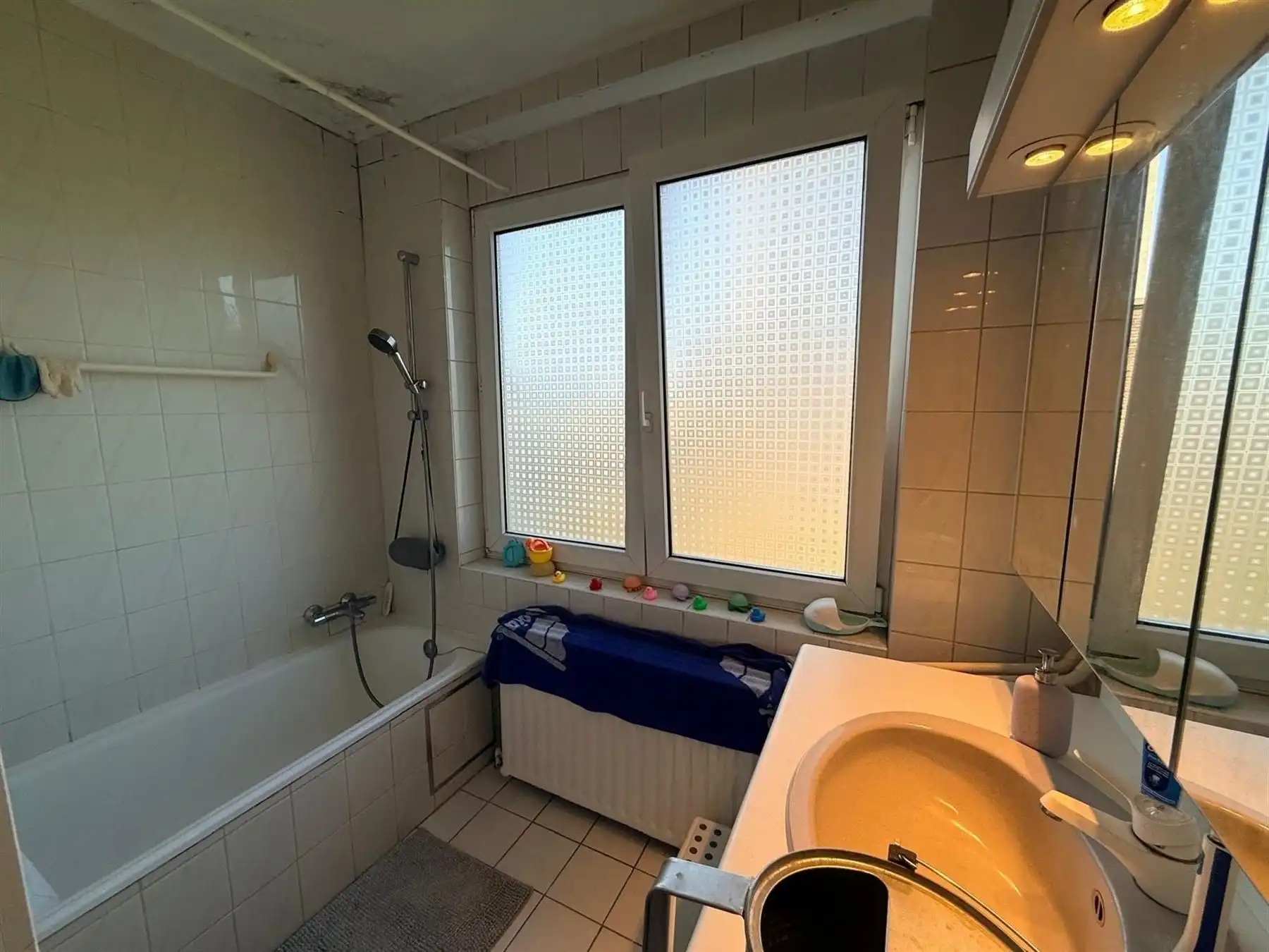RESIDENTIEEL GELEGEN 3-GEVEL WONING VLAKBIJ NAVO! foto 10