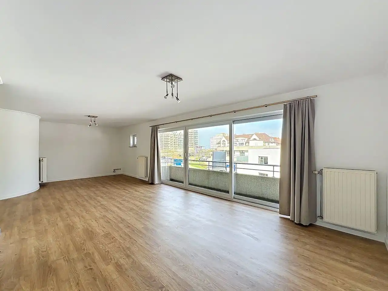 Ruim en functioneel appartement met drie slaapkamers vlakbij het Vissershuldeplein te Heist foto 7