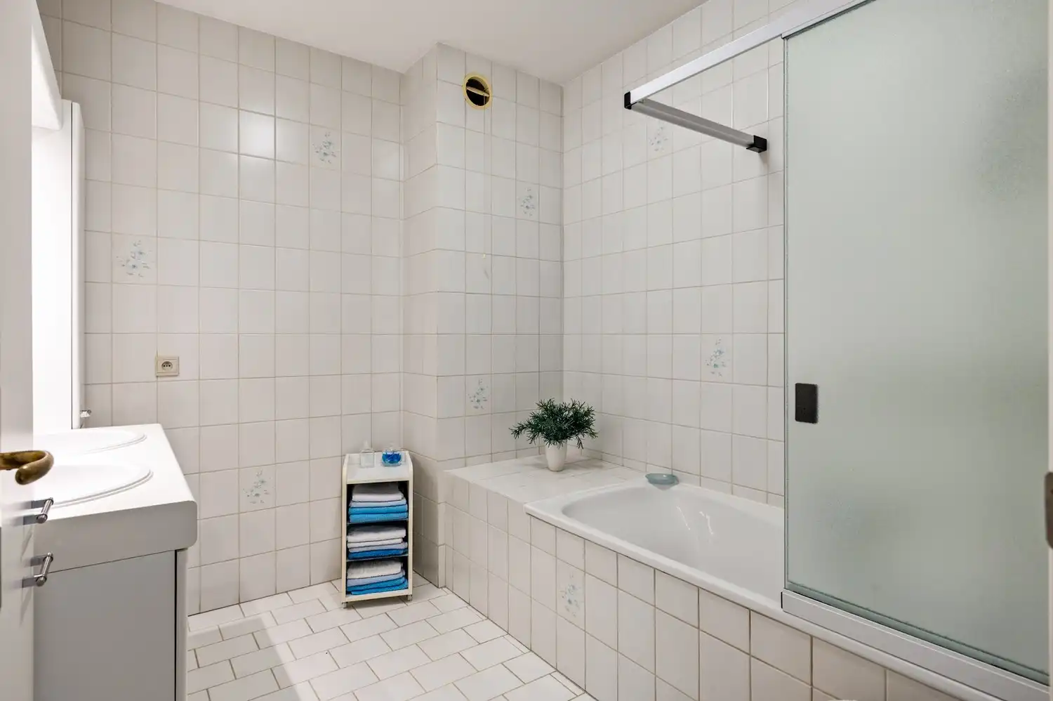 Verzorgd appartement met terras, garage in Borsbeek foto 15