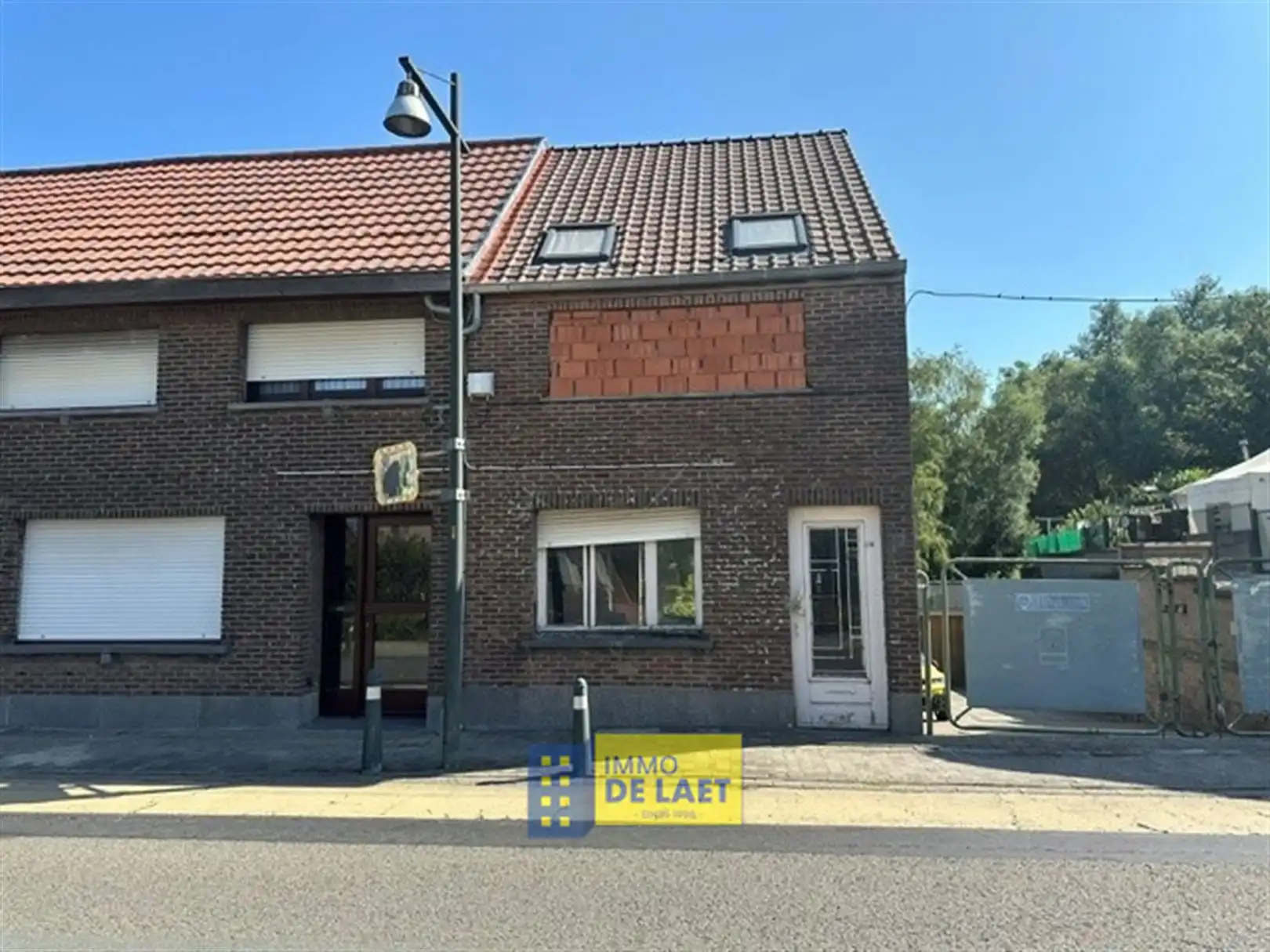 Hoofdfoto van de publicatie: Volledig te renoveren woning met potentieel