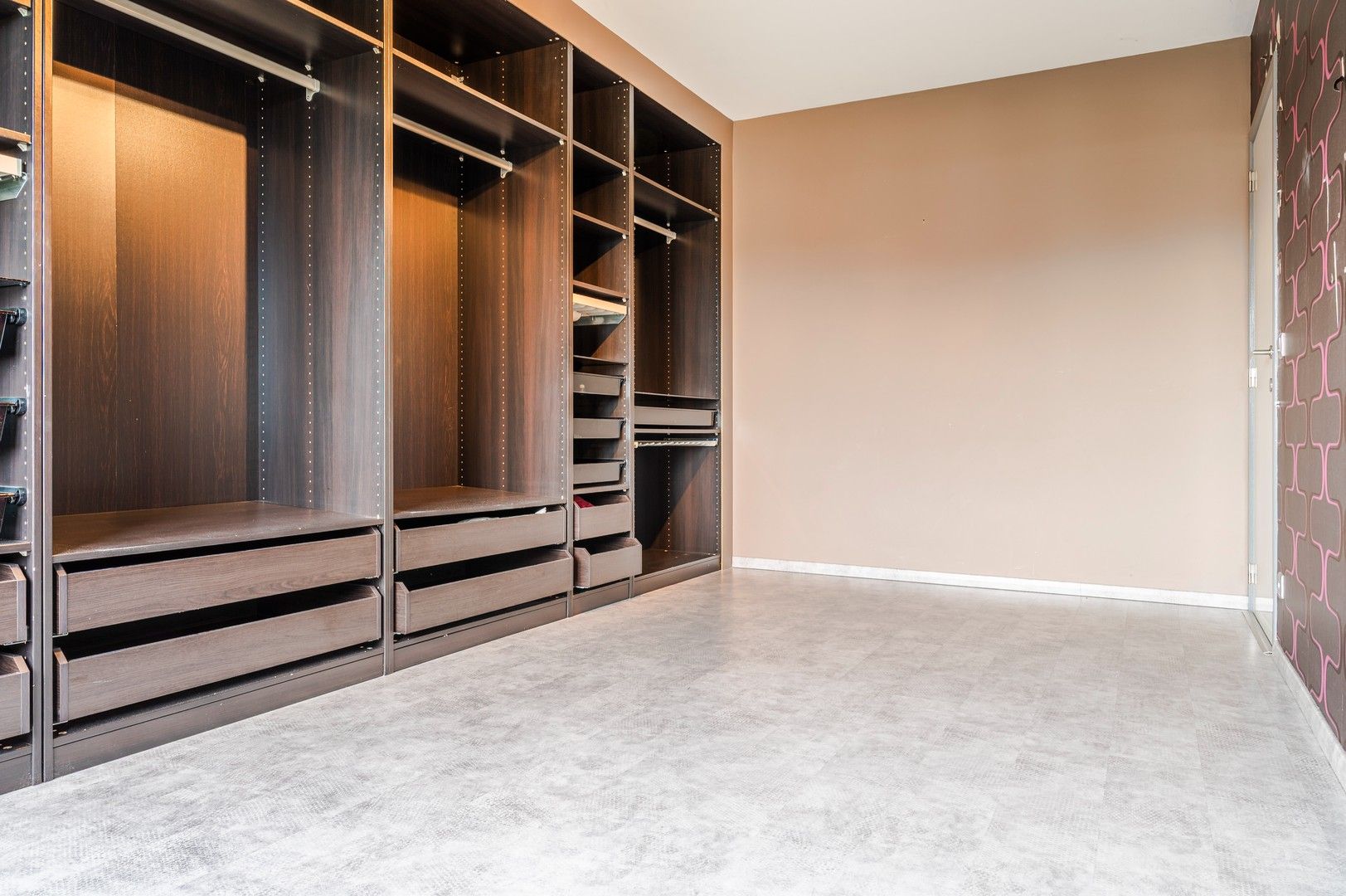 Ruime instapklare woning met garage foto 15