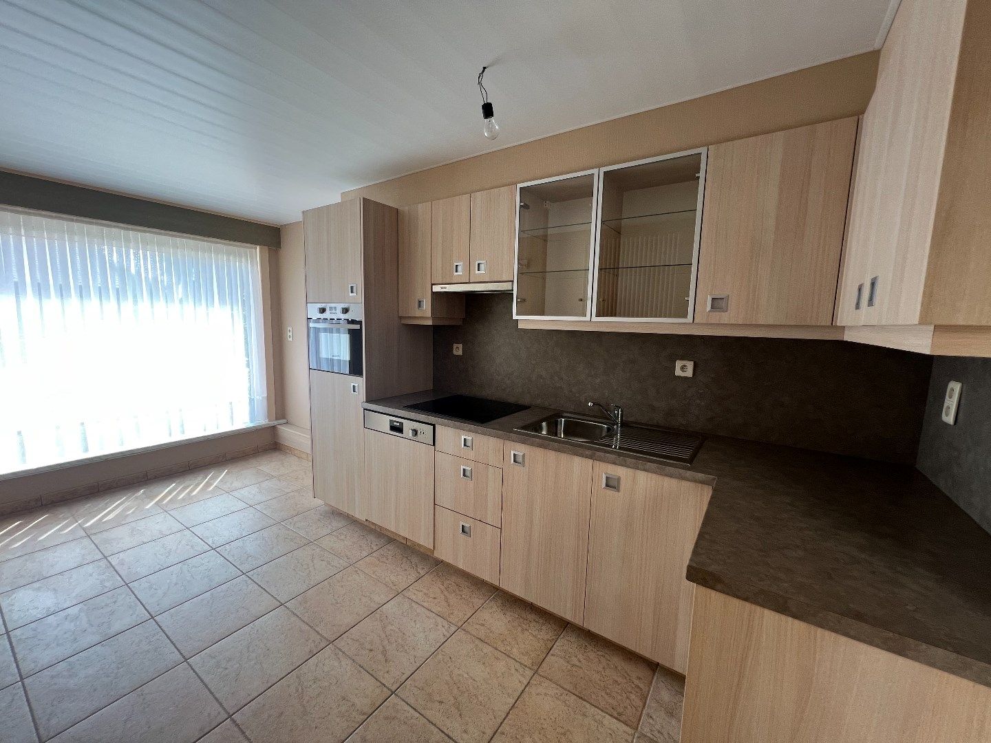 RUIME WONING MET 4 SLAAPKAMERS, TUIN EN DUBBELE GARAGE IN SINT-JULIAAN foto 11