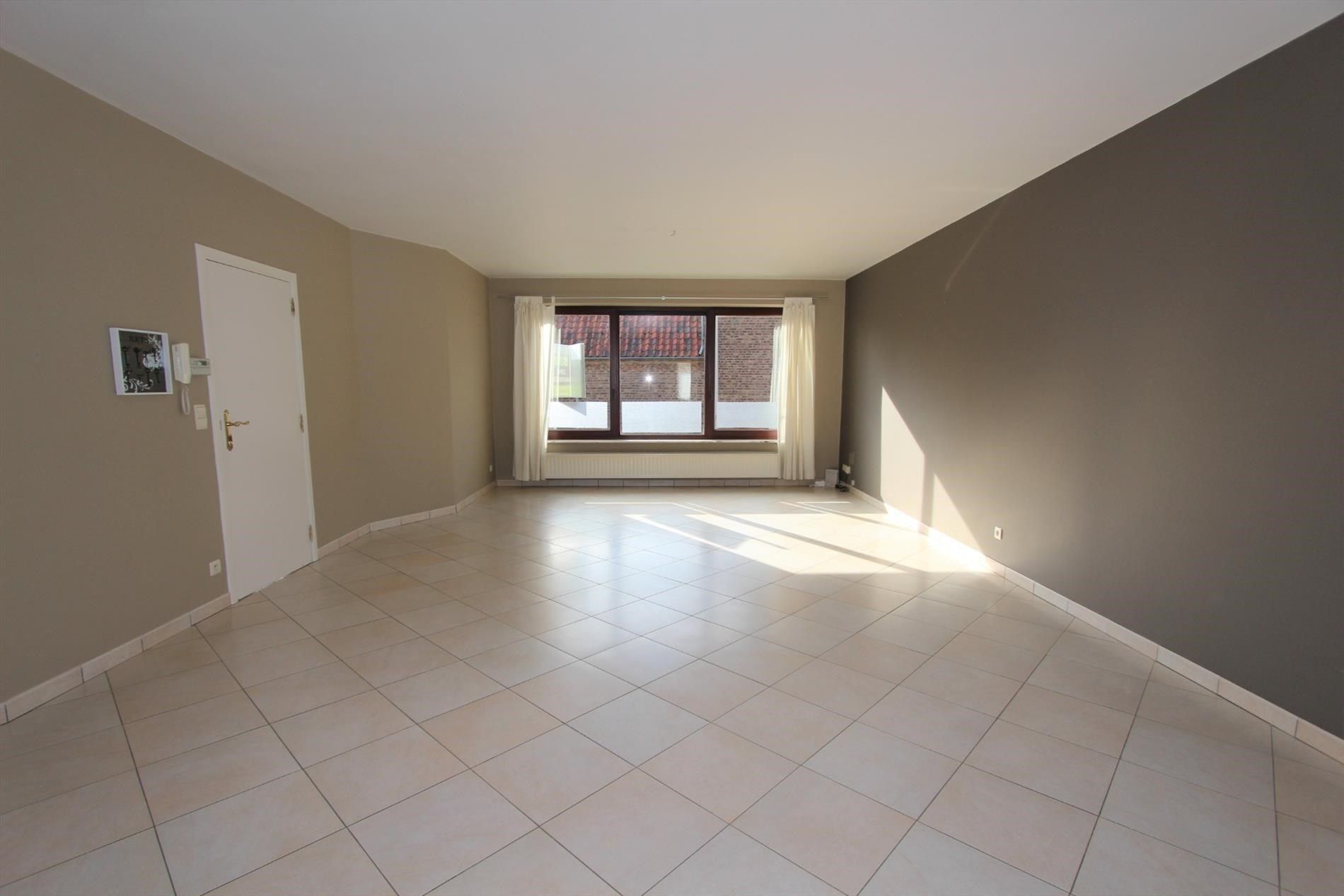 MOOI GELIJKVLOERS APPARTEMENT MET GROOT TERRAS + GARAGE foto 2