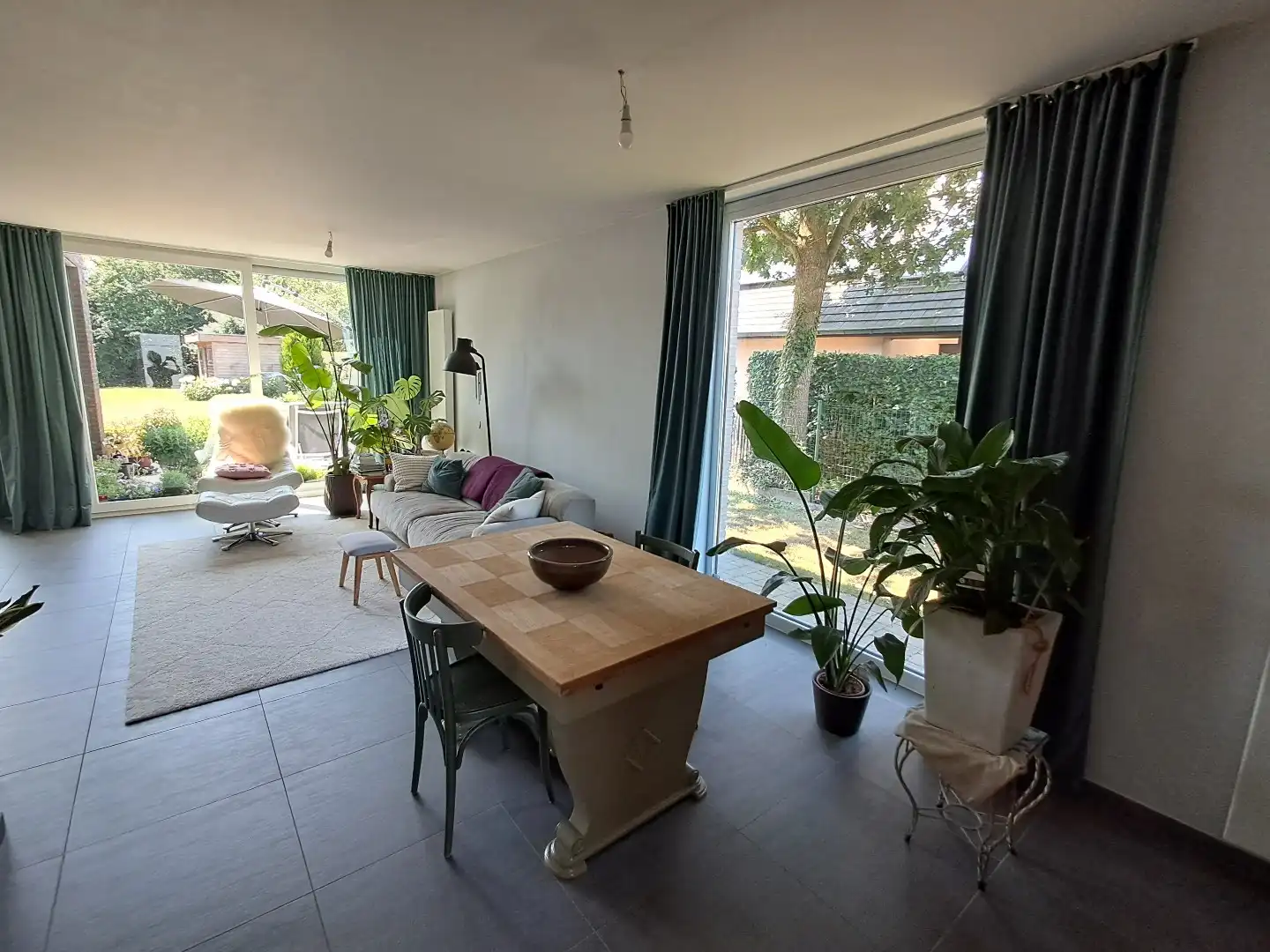 Instapklare halfopen woning met ruime zonnige tuin te Oedelem! foto 2