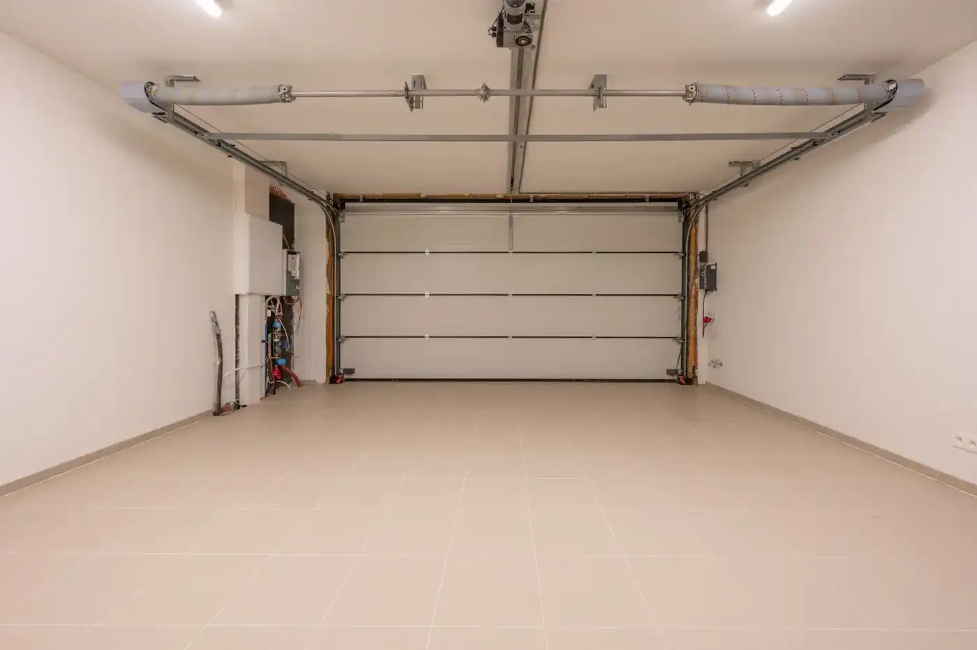 Alleenstaande nieuwbouwvilla met aangename volumes foto 25