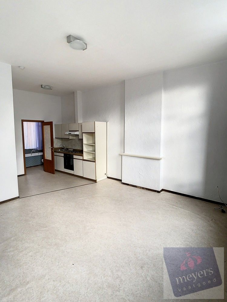 Unieke kans in het hart van Sint-Truiden – woning met dubbele ingang en tal van mogelijkheden! foto 12