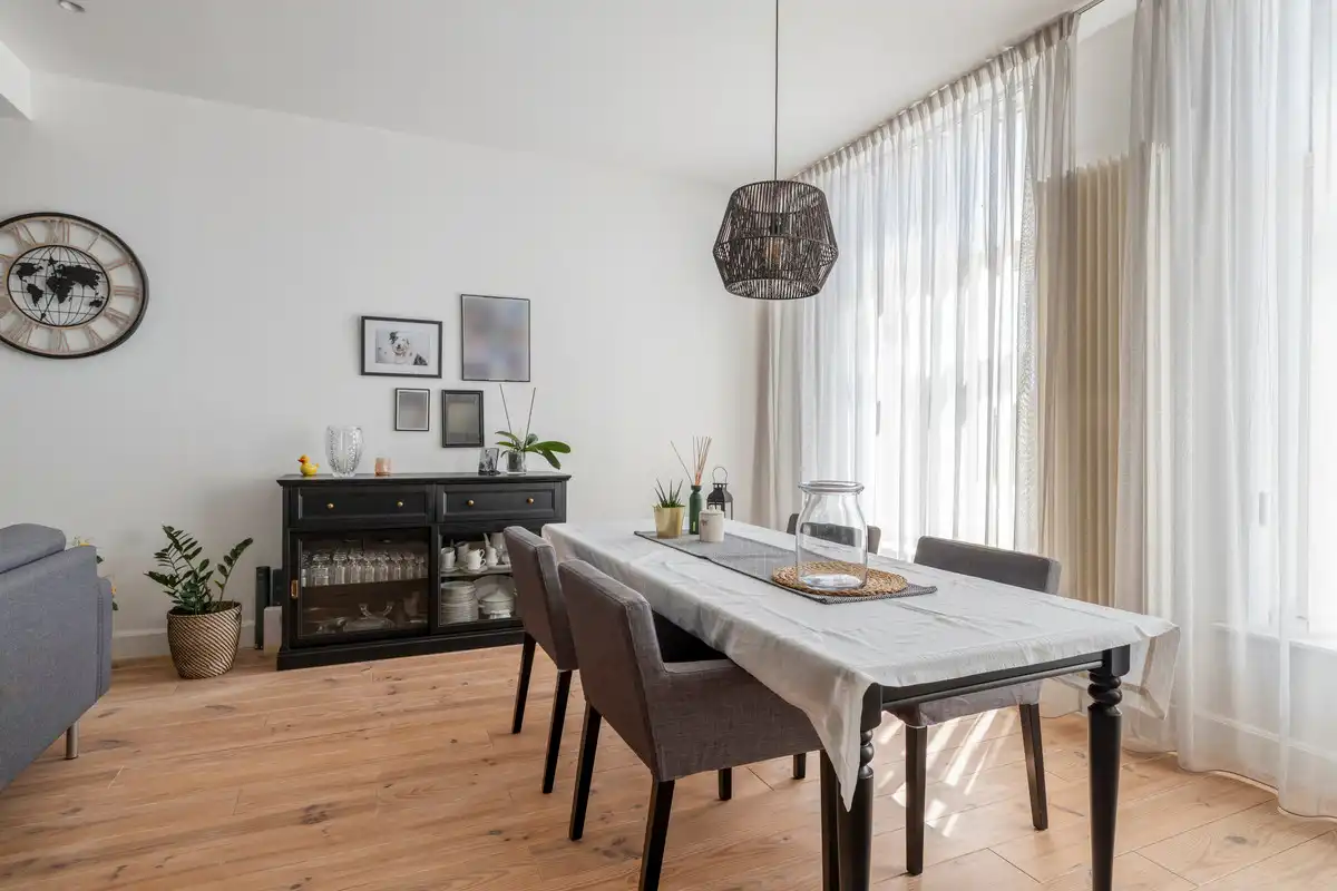 WONING MET BURELEN EN MAGAZIJN TE TONGEREN LANGS N79. foto 7