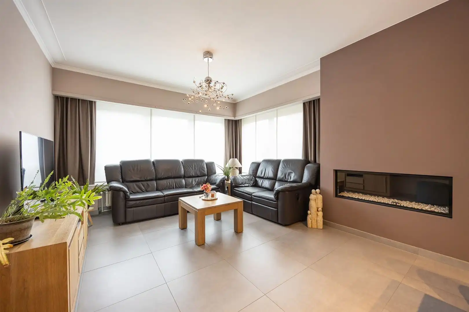 Woning met 5 slaapkamers en 2 badkamers op zuid perceel. foto 4