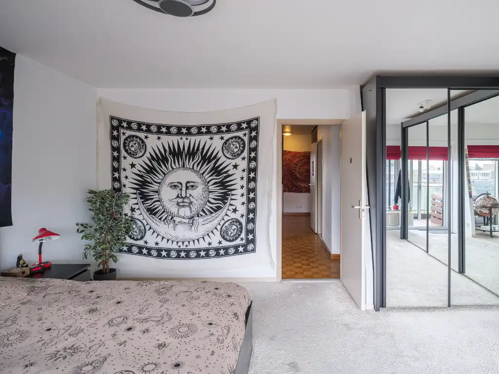 Op te frissen ruim appartement met 2 slaapkamers en een zonnig terras, gelegen vlakbij het centrum van Gent. foto 14