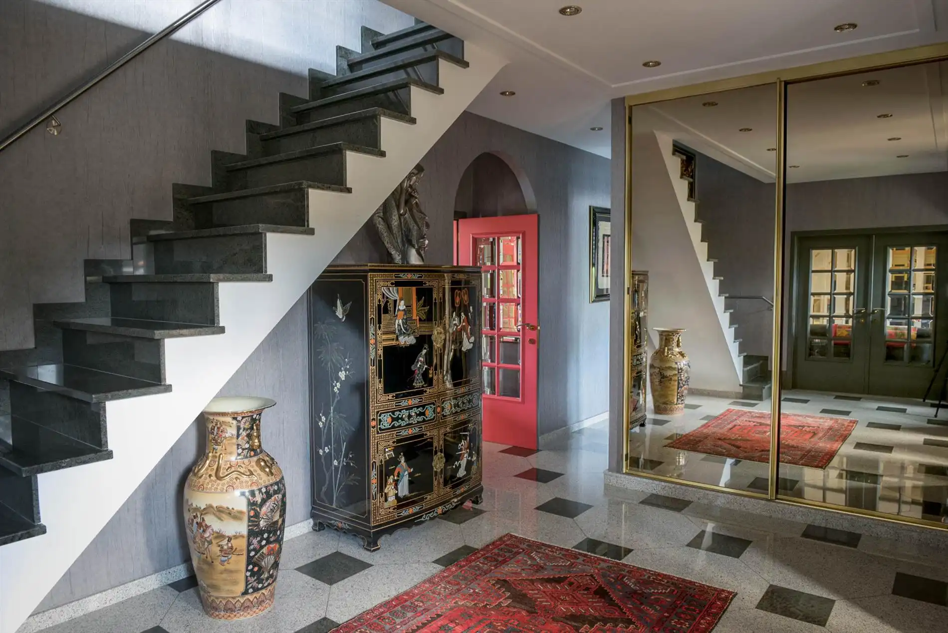 Mooie stijlvilla met kwalitatieve afwerking en zeer verzorgde tuin met oprijlaan. foto 8