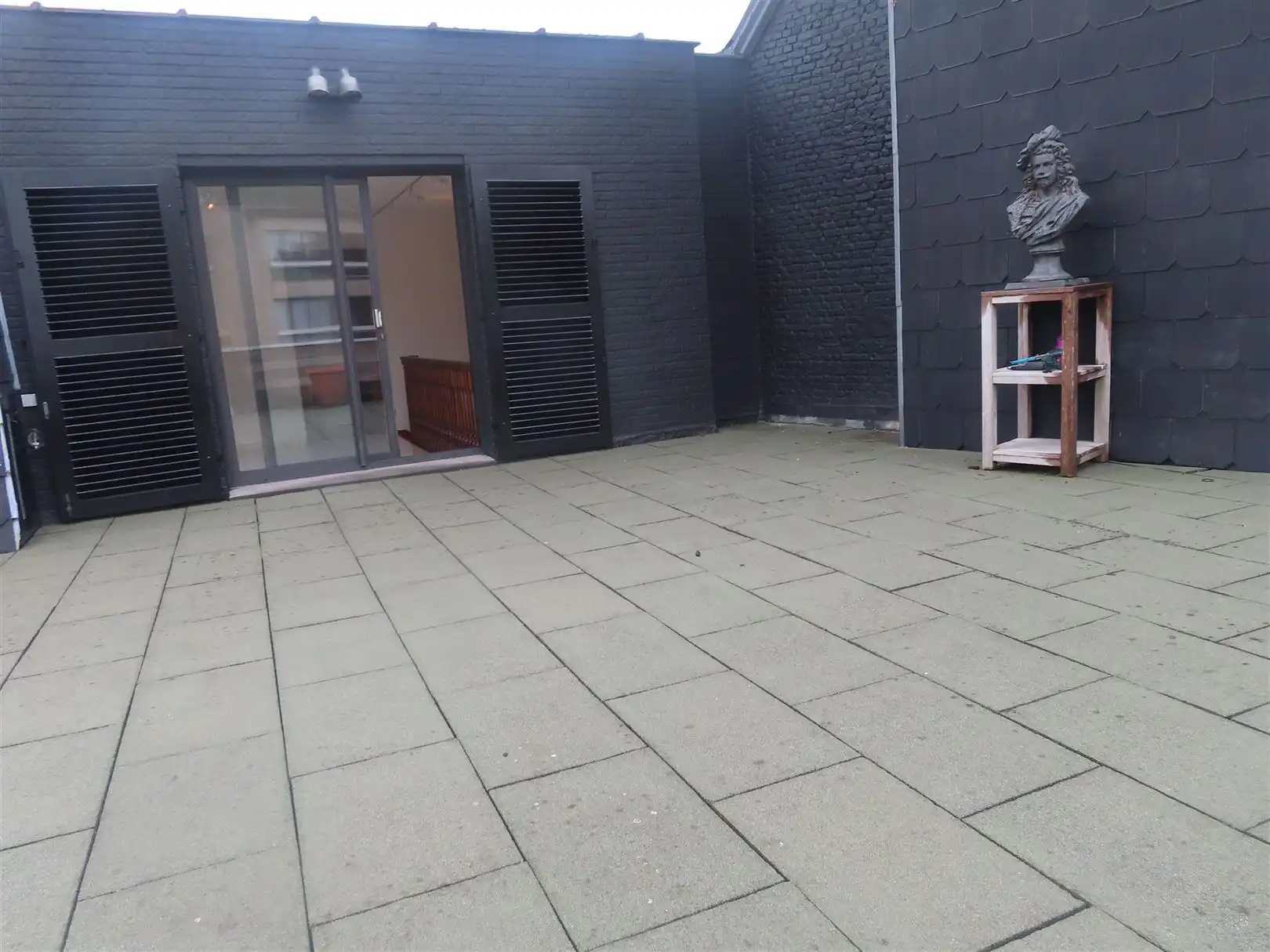 Duplex appartement in hartje Antwerpen met 2 slaapkamers, 2 badkamers, ingerichte dressing, bureau en zonneterras! foto 20