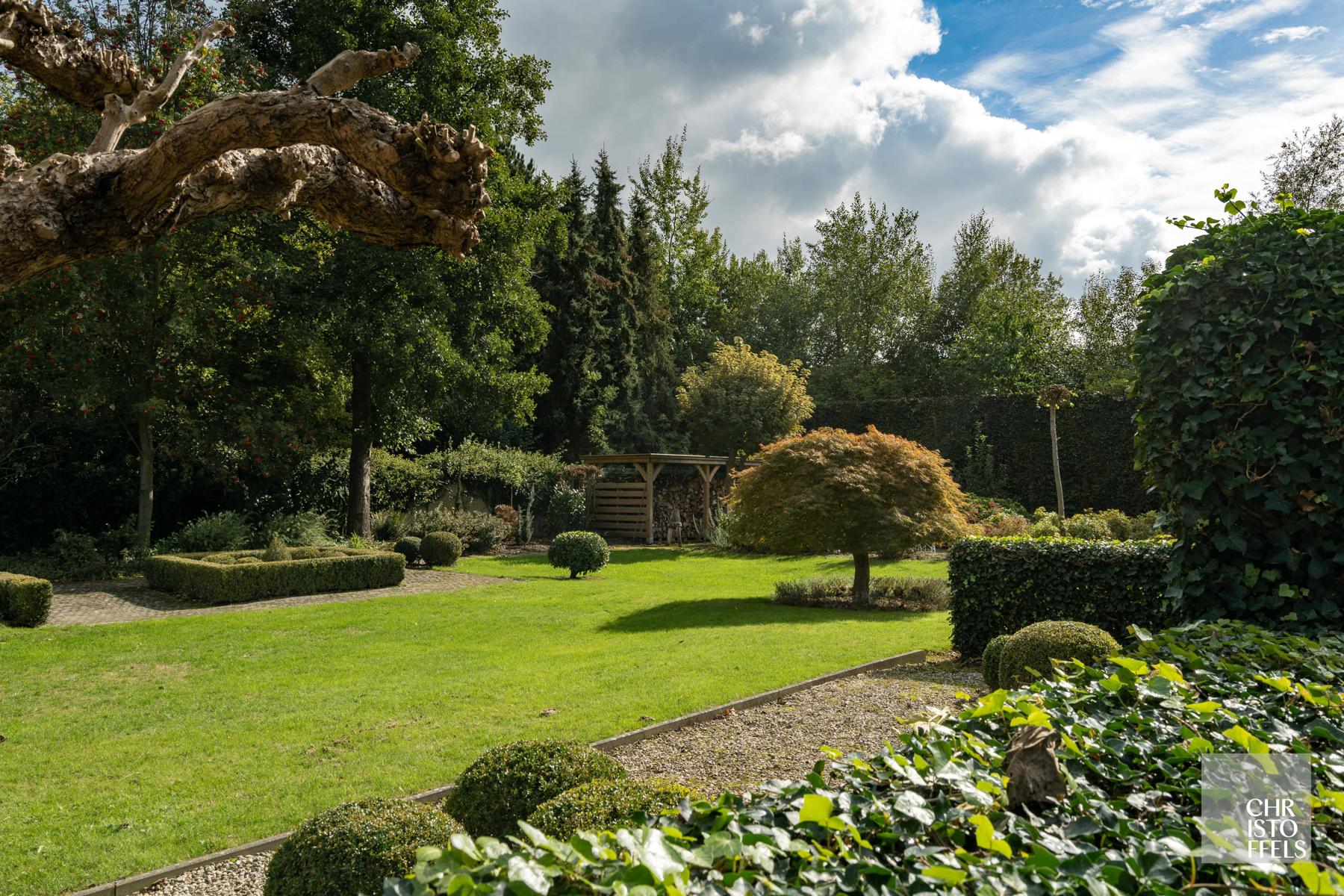 Standingvolle riante villa met kantoren/praktijk en parktuin van 1.906m²!  foto 6