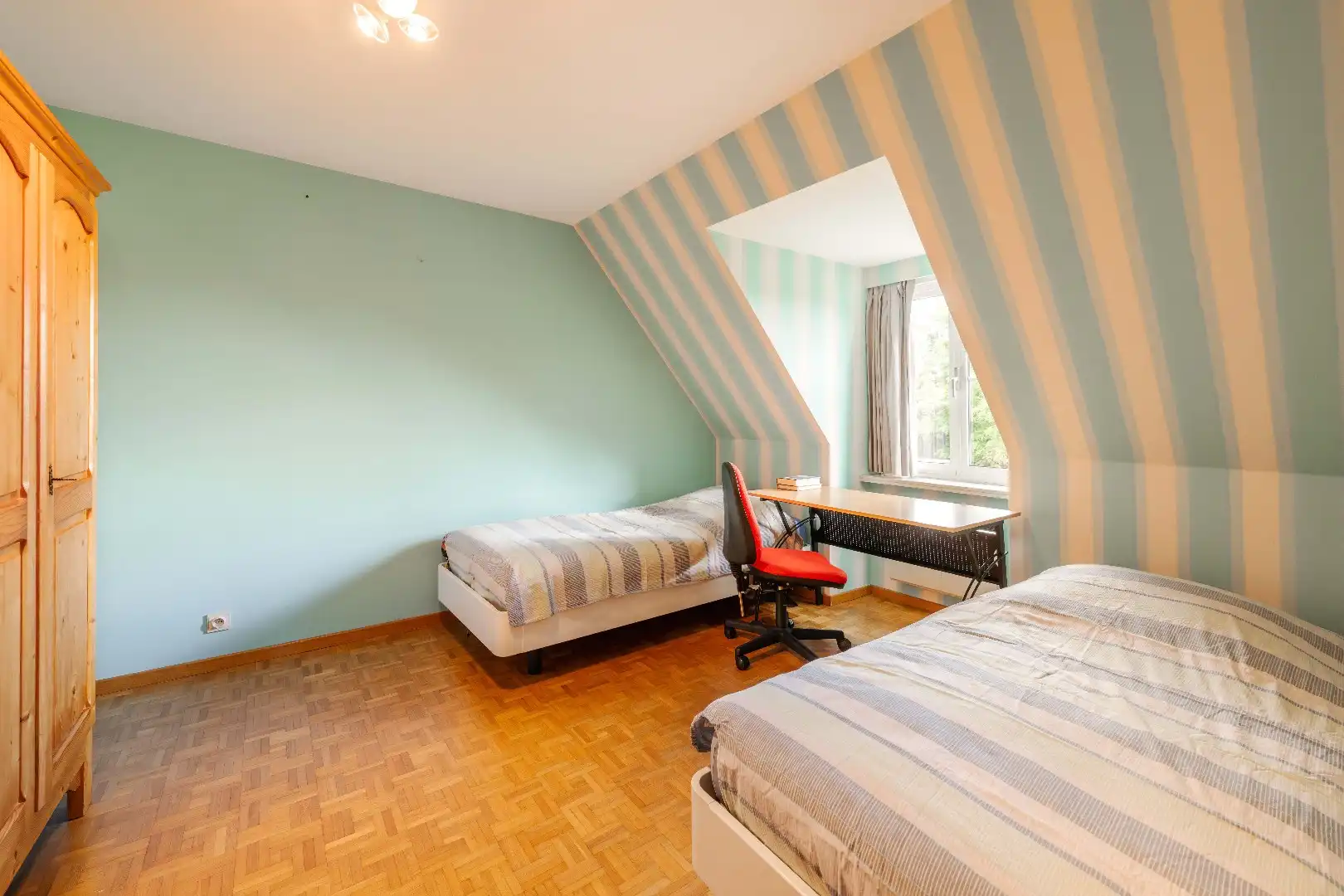PRESTIGIEUZE VILLA MET LOODS VLAKBIJ CENTRUM PITTEM foto 13