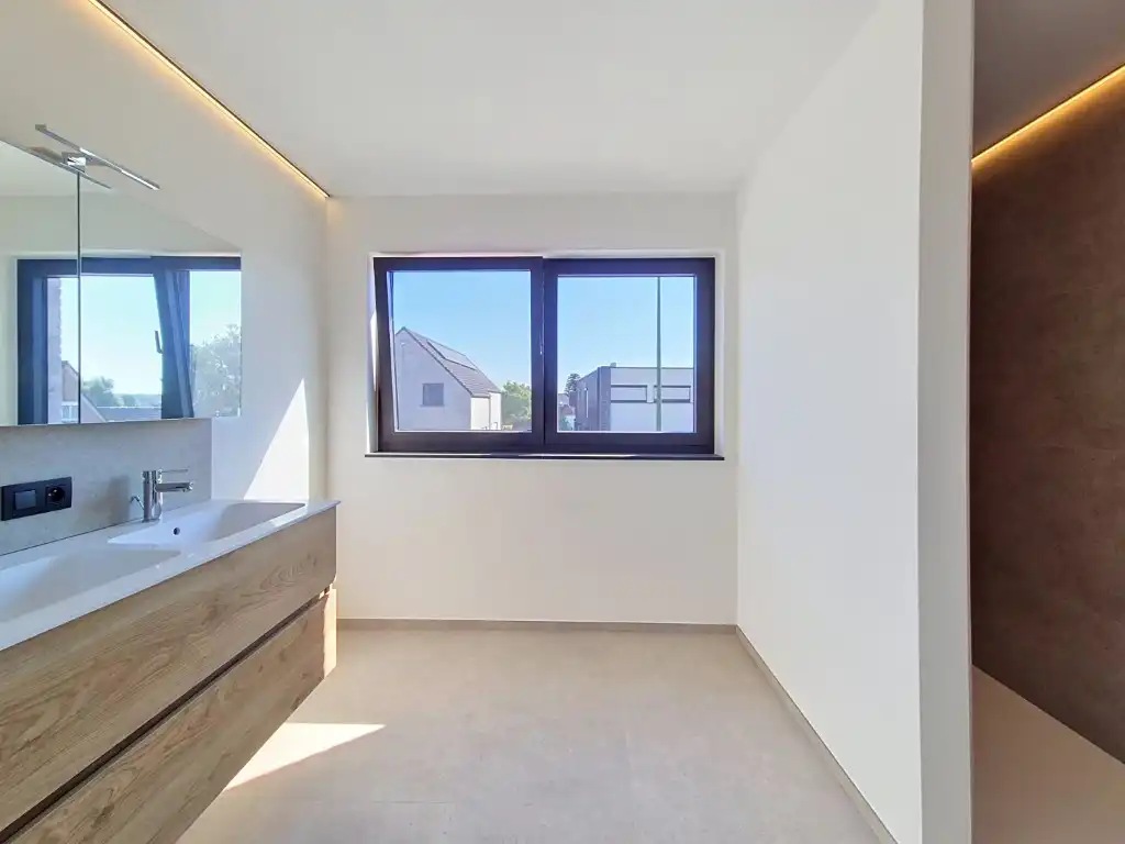 Nieuwbouwwoning met 3 slpk en polyvalente ruimte foto 8