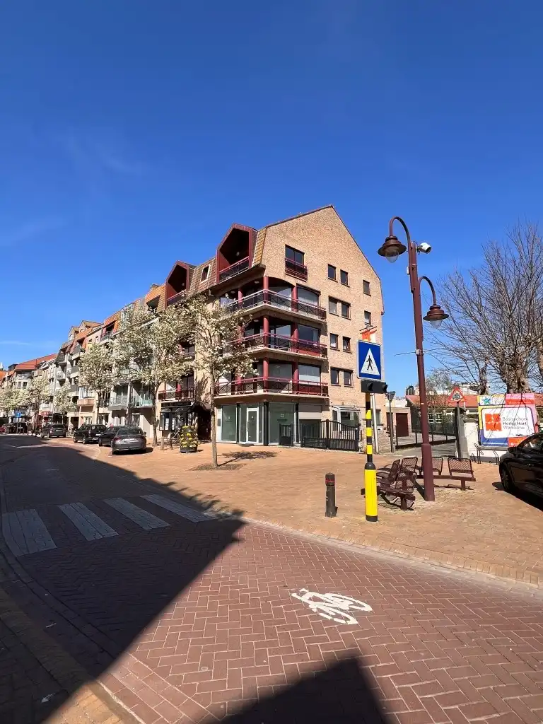 Ruim woonappartement met 3 slaapkamers en carport foto 25