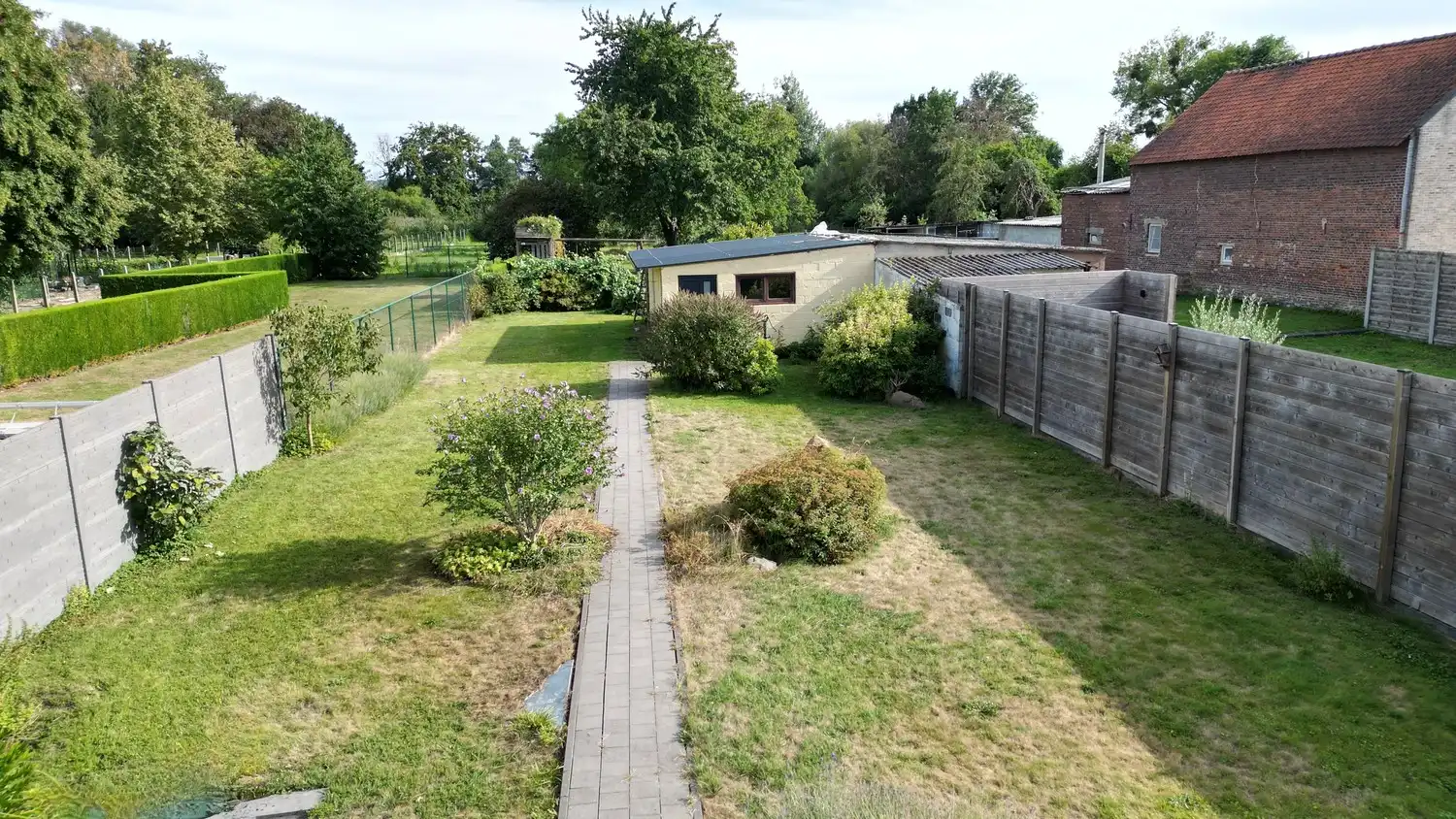 Ruime, instapklare halfvrijstaande woning op een perceel van 1.609 m² in het landelijke Boorsem! foto 12