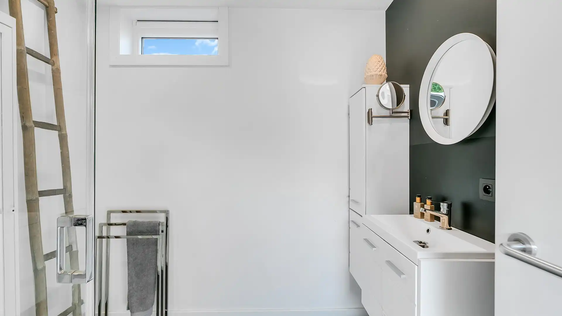 Instapklare en gerenoveerde woning met 3 slpkrs te As foto 11
