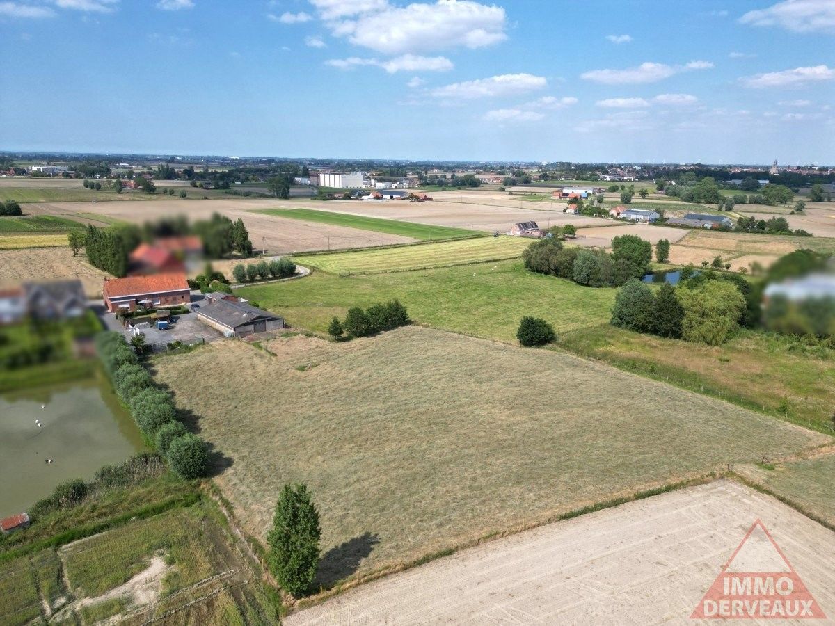 Moorslede – Unieke zonevreemde woning met loods en prachtig vergezicht foto 4