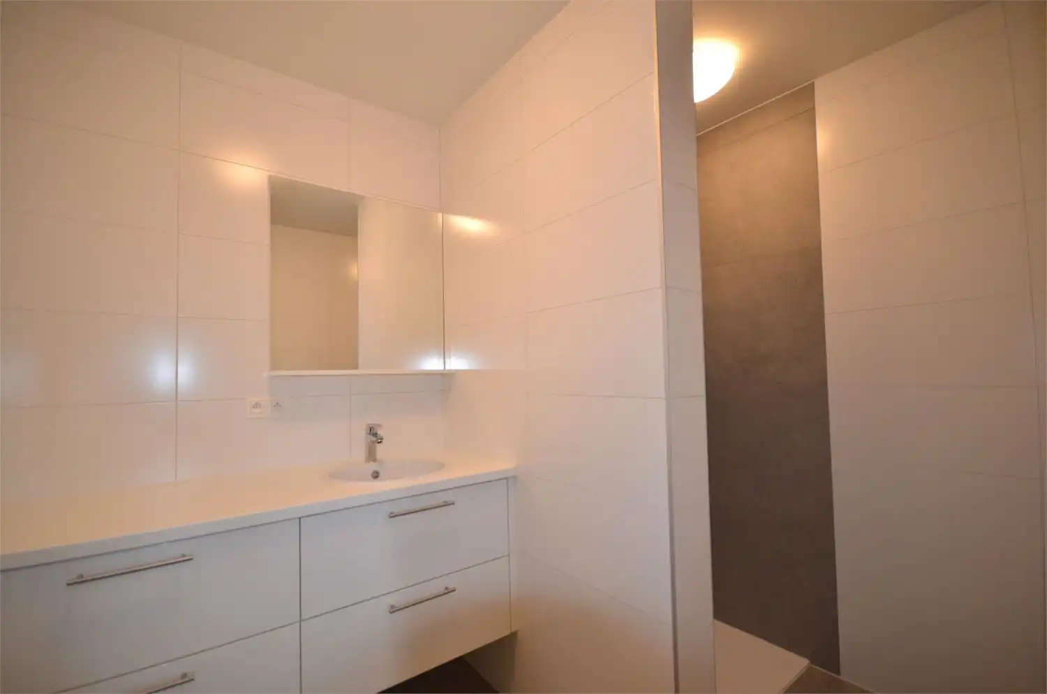 ENKEL AANMELDEN PER MAIL!! LUXUEUS AFGEWERKTE WONING IN PERFECTE STAAT! foto 10