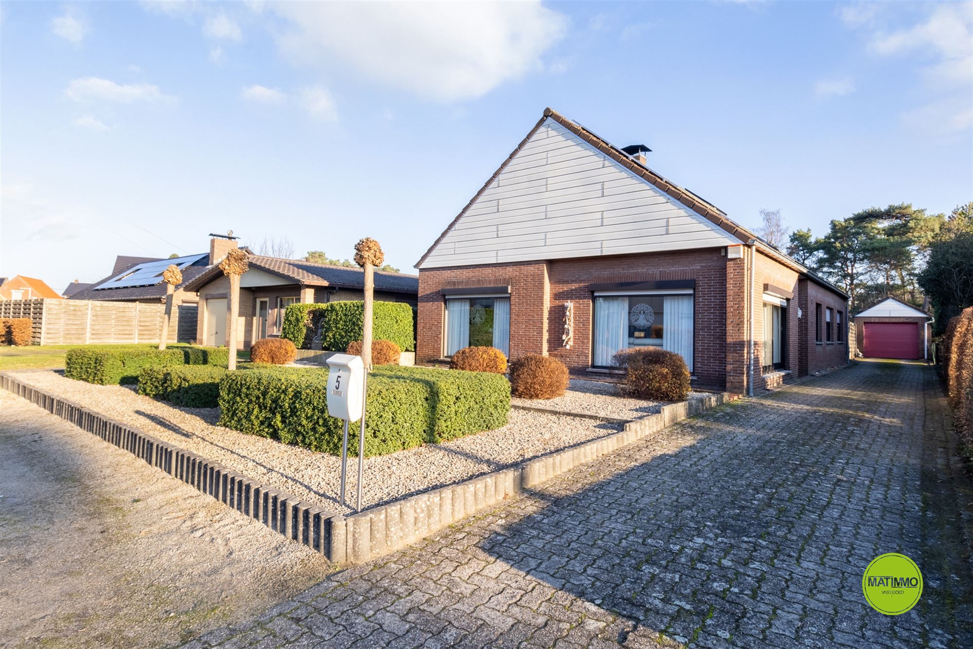 Hoofdfoto van de publicatie: Ruime woning op een perceel van 1340m2 te Mol-Heidehuizen 