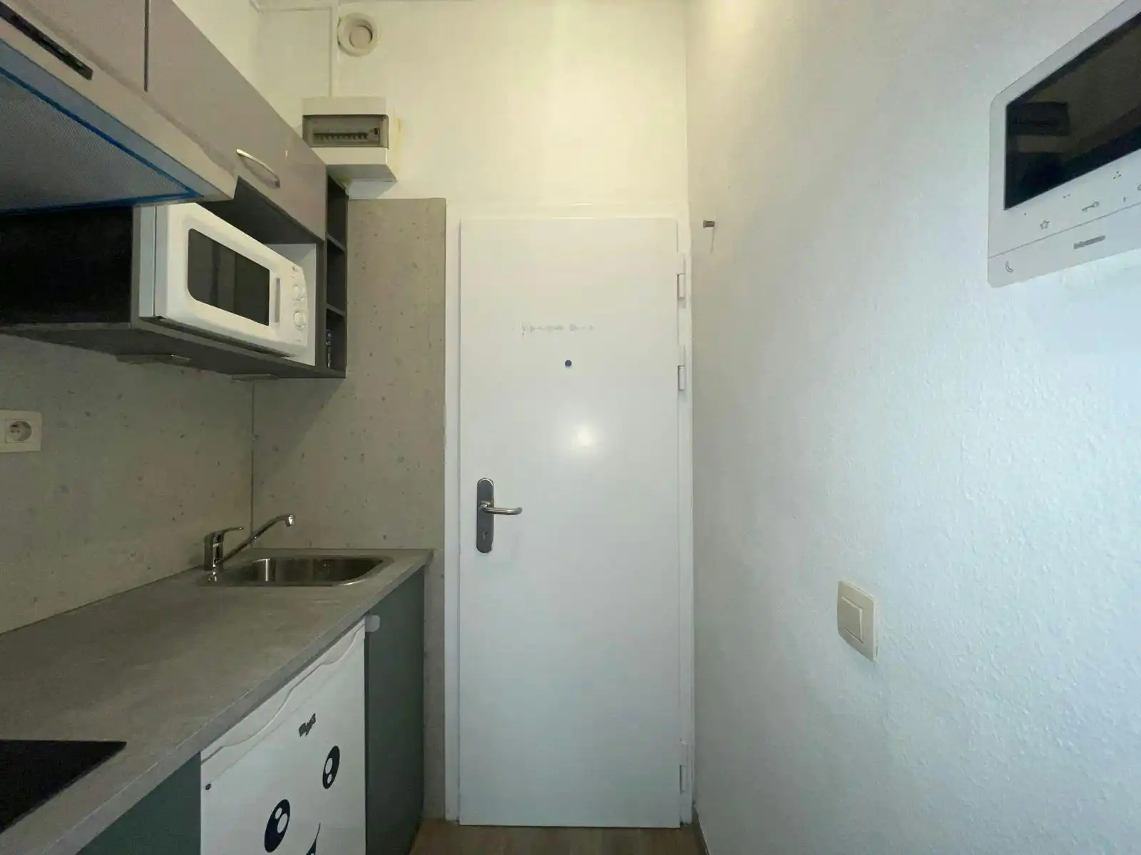 Unieke kans in Sint-Gillis! Centraal gelegen studio (23 m²) foto 8