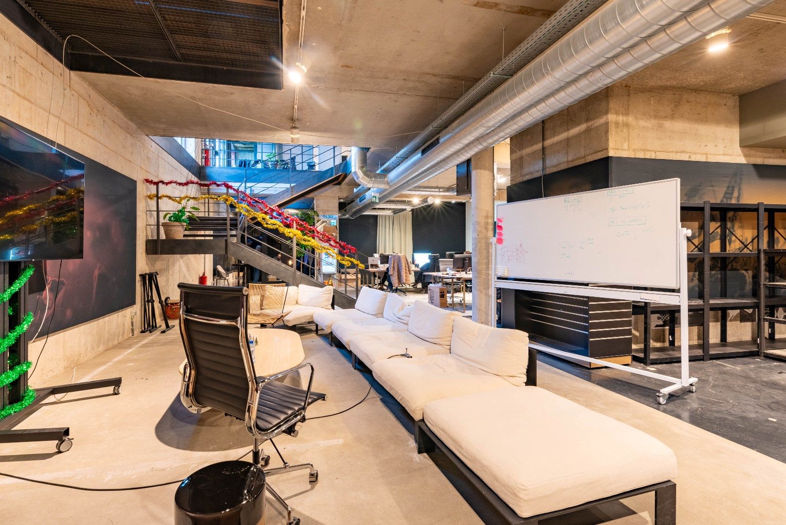 Ruim zichtbaar hoekpand in de Kloosterstraat foto 8