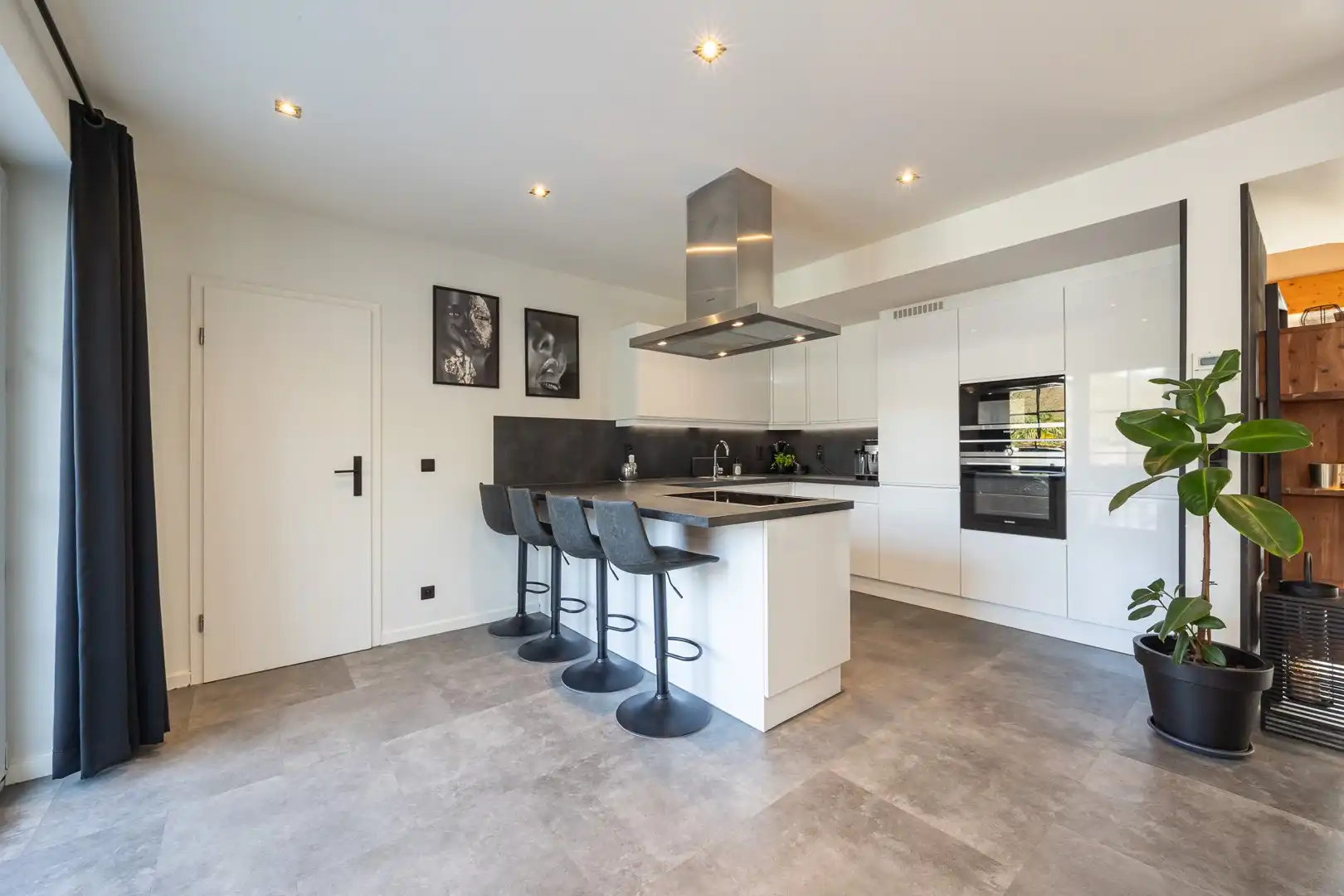 VILLA OP 2.118 M² foto 15