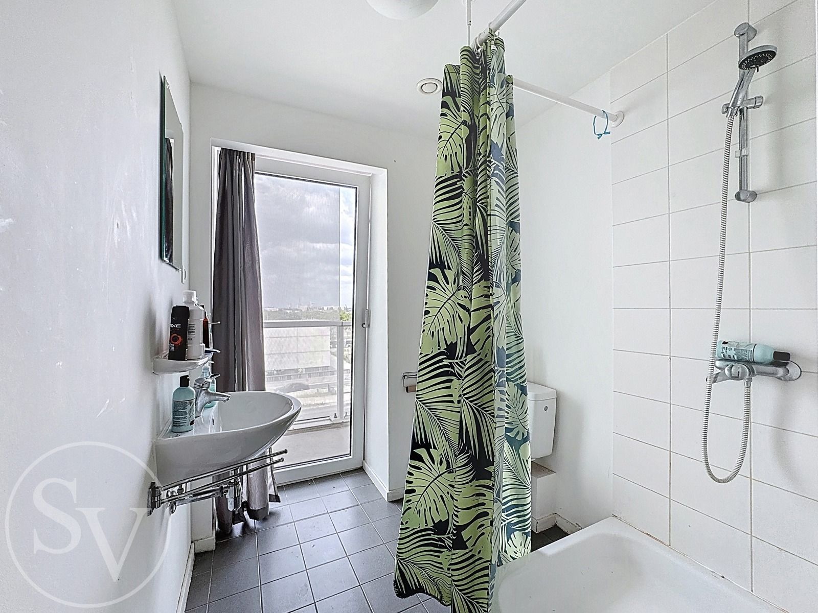 Studentenkamer met terras, kelder en parking. foto 4