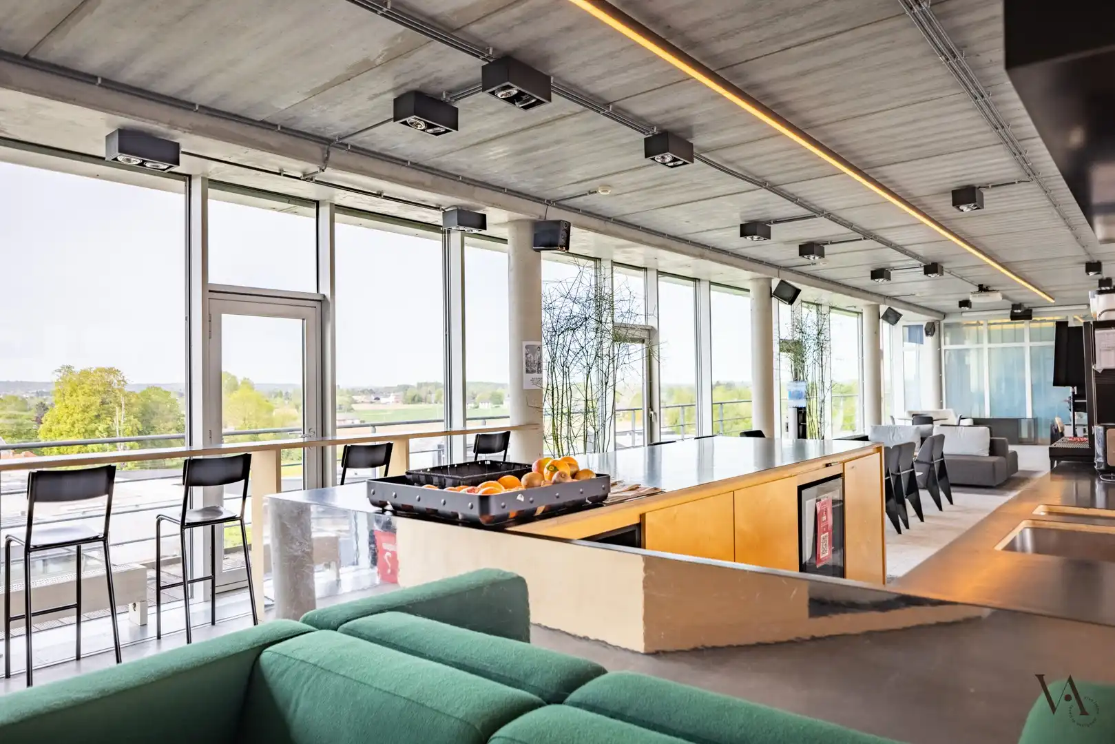 Exclusieve kantoorruimtes met gemeenschappelijke lounge in de Remytoren foto 10