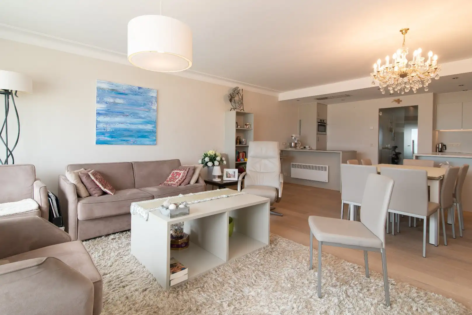 Prachtig gerenoveerd doorloopappartement met 2 slaapkamers foto 4