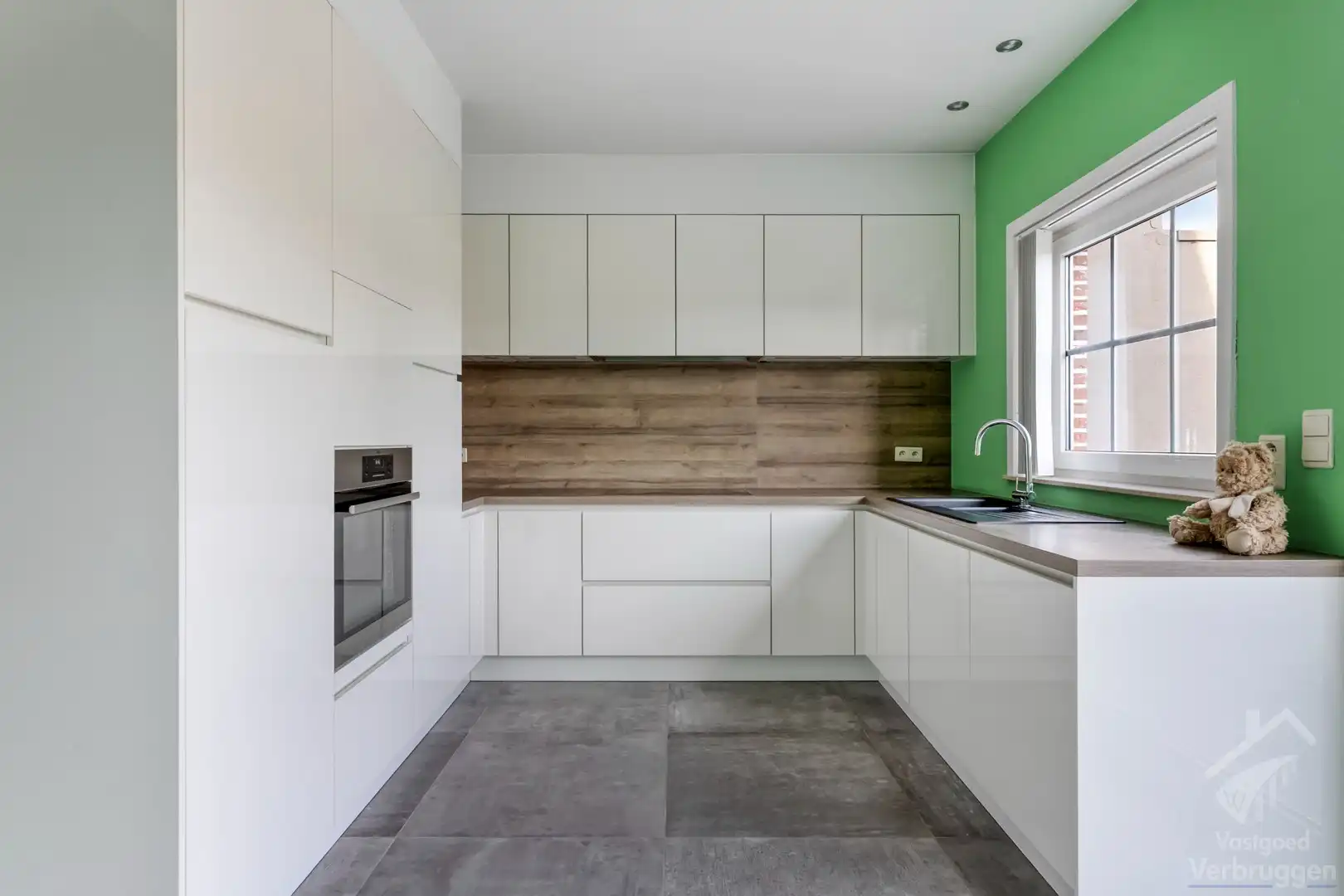 Instapklare moderne woning met 3 slaapkamers, bureau en dubbele garage foto 9