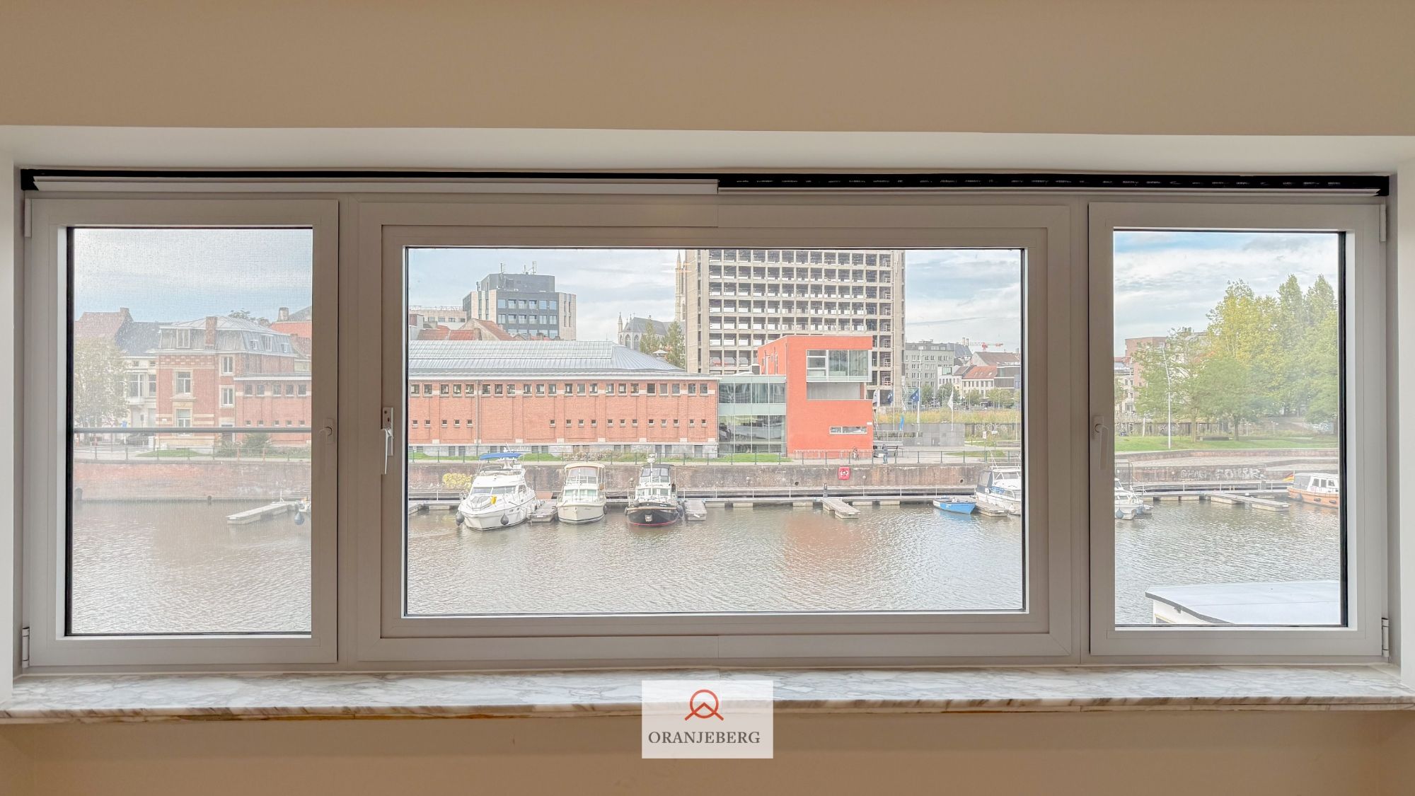 Appartement met prachtig zicht over de Portus Ganda foto {{pictureIndex}}
