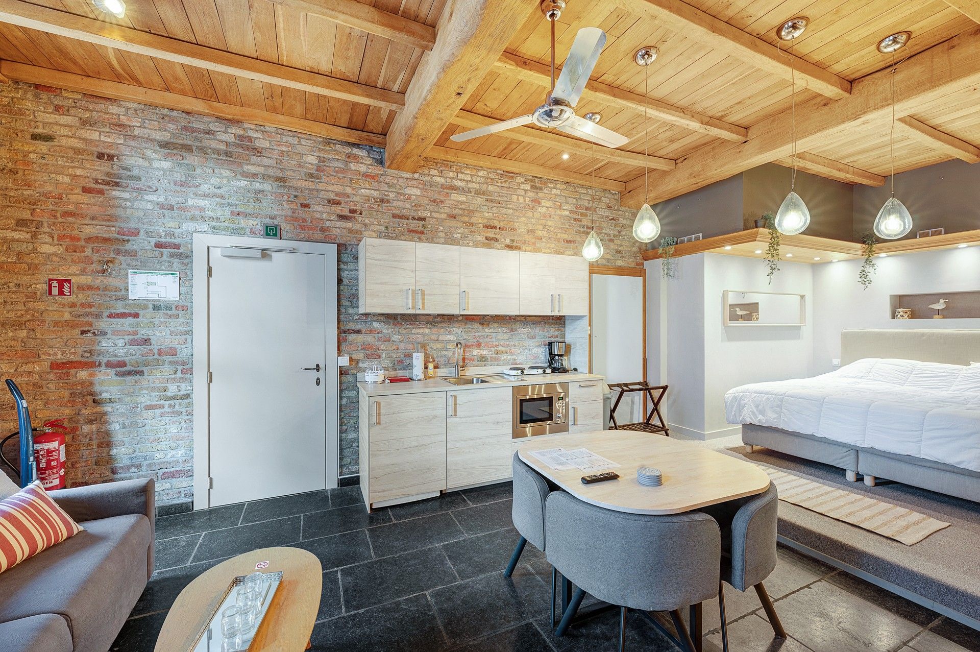 Historisch, uitzonderlijke woning met ongekend potentieel te Damme foto 10