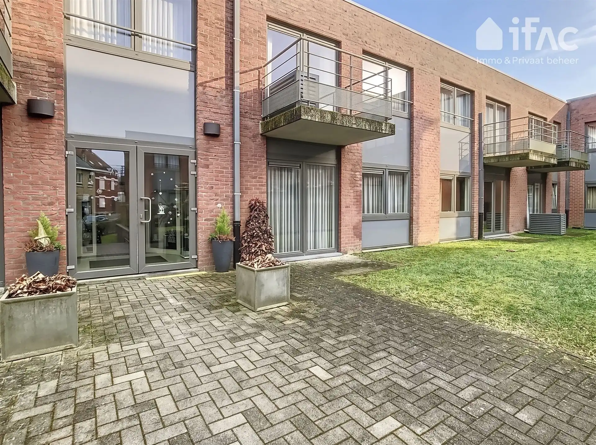 Studio met terras foto 8