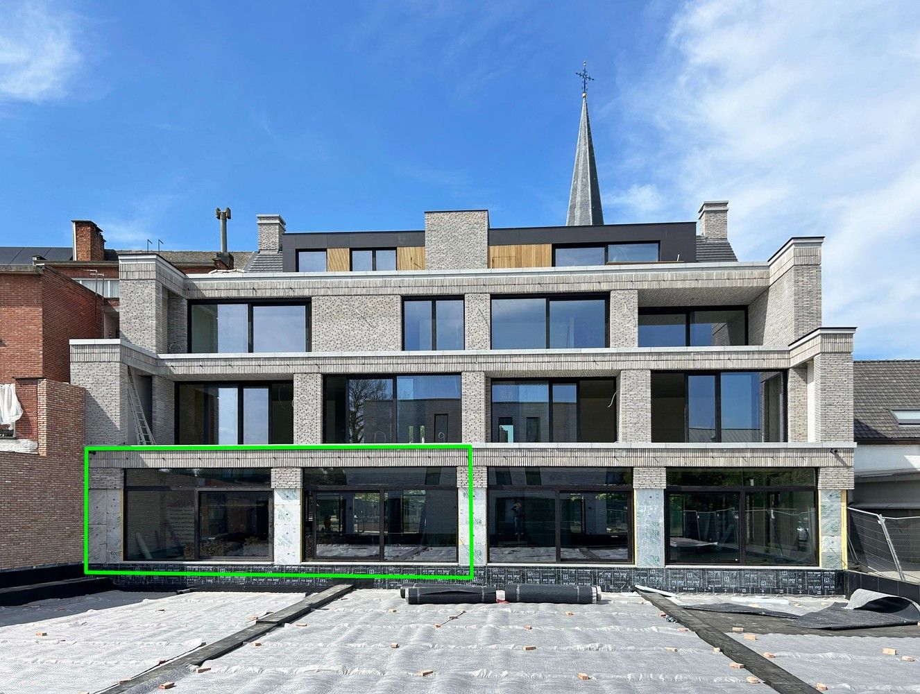 Casco handelsgelijkvloers of kantoor te koop met privatieve zuidgeoriënteerd tuin foto 2