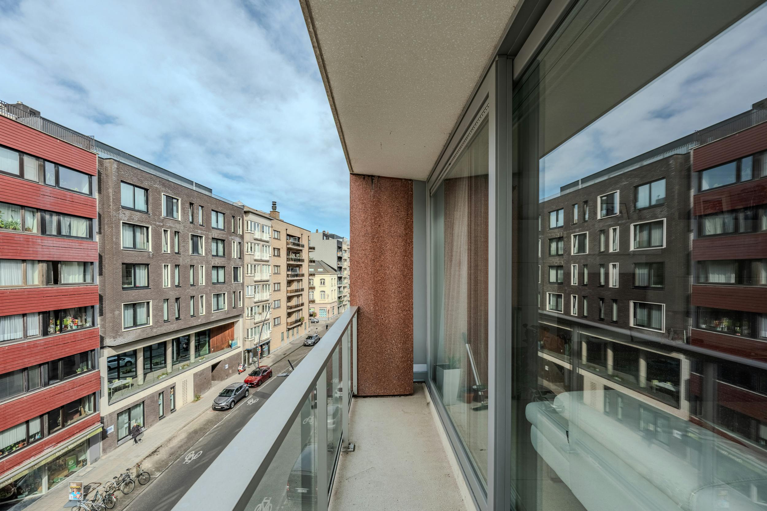 Instapklaar 2-slaapkamerappartement met terras in Oostende foto 14