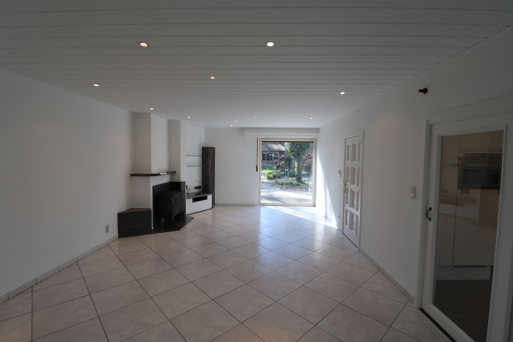 Charmante villa met 5 slaapkamers op een perceel van 1.785m² - Gelegen in een rustige en kindvriendelijke verkaveling. foto 3