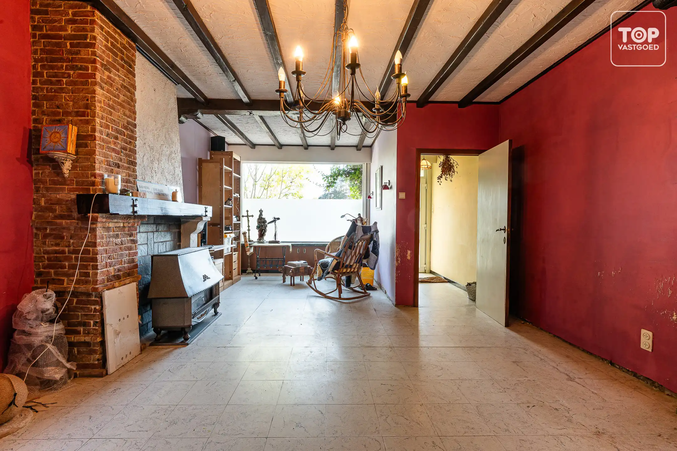 Ontdek deze te renoveren woning met 4 slaapkamers te Mariakerke! foto 3