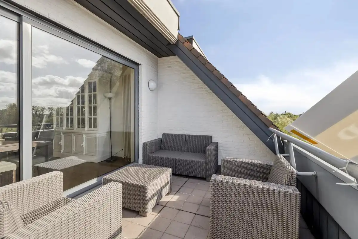 RUIM DUPLEXAPPARTEMENT VAN 144 M² MET 3 SLPK'S IN HASSELT foto 2